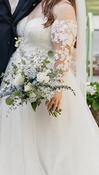 Weekend blooms at @clubcontinentalop. We loved creating these blue, white, and green arrangements for the Robinsons’ beautiful celebration. Thank you for trusting us to bring your vision to life, it was such a joy to design for you!
And a huge thank-you to @joeventco for having us as part of your team this weekend! Always an honor to freelance alongside talented creatives. 🤍
Planner: @joeventco
Florist: @ingoodco.events
Photo/video: @leephotovideo
Venue: @clubcontinentalop
#jacksonvillewedding #jacksonvilleflorist #pontevedrawedding #clubcontinental #weddingflorals #floraldesign #ingoodcompany #ingoodco #northfloridaweddings #weddingdesign #eventdesign #jacksonvilleevents #floridaweddingplanner #floridaflorist