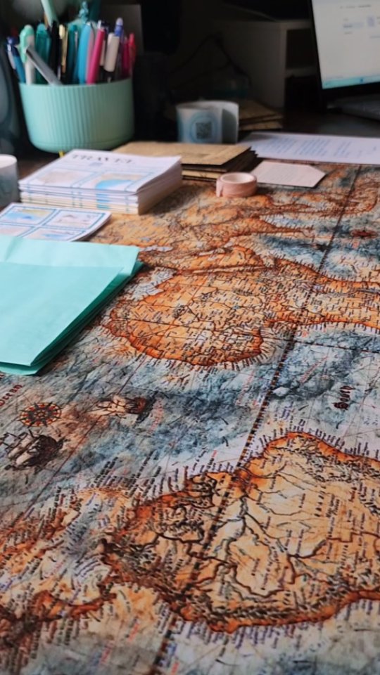 ✨️Everything I used to pack November's Travel Mail Club letters 🥰🩵 💌
I also seal the envelopes with a QR Code sticker to join the club to those one-off orders 🥰
#memoriescollection #memoriesofgreece #travelmailclub #kamuanyadesigns