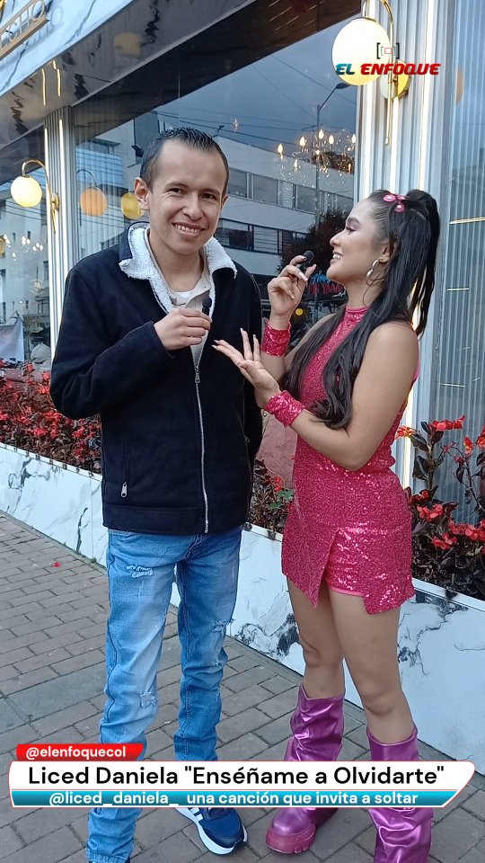 @liced_daniela_ "enseñame a olvidar" con tu nuevo tema musical que invita a soltar y superar esos cariños que nos desilusionan.
Síguenos:
@liced_daniela_
@elenfoquecol
#bogotá #enseñameaolvidar #cantante #olvidó #hermosa #music #rosado #styling