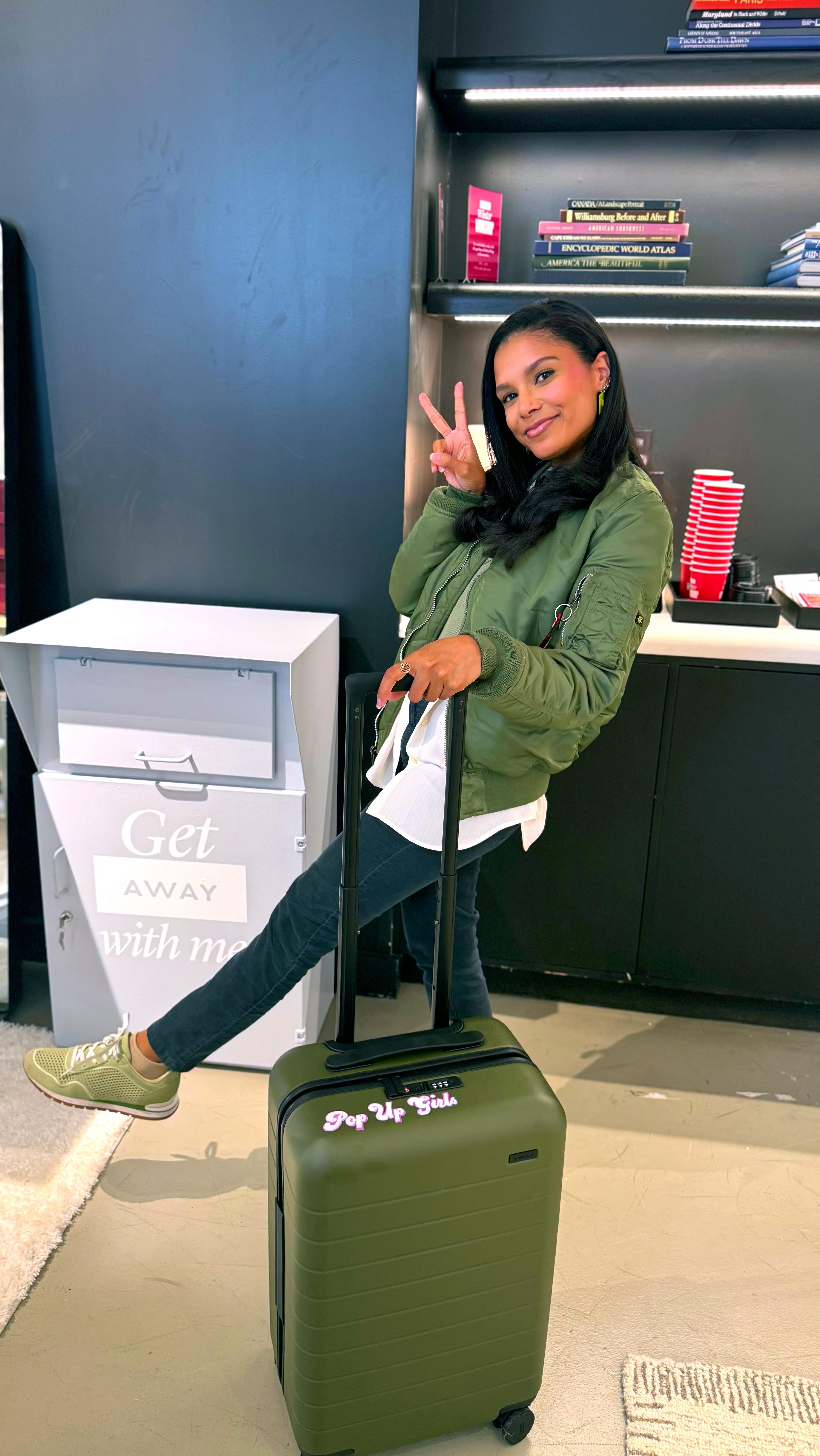 #AwayPartner Holiday travel but make it cute! If you’re in need of new luggage and want to make sure your bag stands out on the carousel you NEED to do this!
Choose from custom monograms, a pet portrait, or a city-inspired motif, each created by local artists.
📍Where: Away Williamsburg — 111 N 3rd St, Brooklyn, NY 11249
🗓 When: Weekends, November 8–December 21 | 1–5 PM
* November 8-9 | Embroidery
* November 15-16 | Hand-Painted Luggage
* November 22-23 | Embroidery
* December 6-7, 13-14, 20-21 | Hand-Painted Luggage
#TravelAway @away #AwaySponsored #williamsburg #holidaytravel #nyctravel