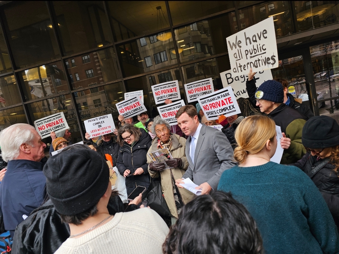 TODAY - Tuesday, November 18 - the Defenders will be holding a standout at the Copley Square Boston Public Library branch from 11:30AM to 1:30PM. Mayor Wu will be onsite for an interview on WGBH’s Boston Public Radio, recorded live at the BPL. Please join the Defenders to call attention to their advocacy for Franklin Park’s White Stadium!