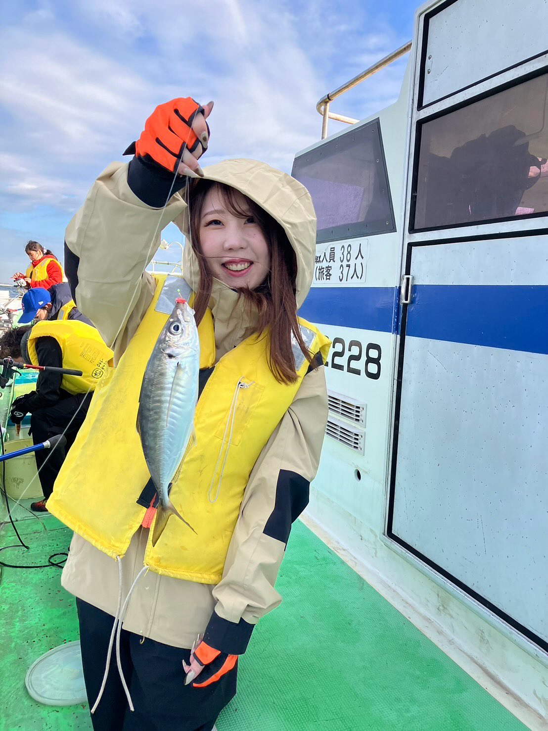 11/16 午前アジ乗合船
中盤からようやく大アジ混じりで見れ出しました、ポツリポツリながら途切れはしないのでやってたものの1-12匹と渋くなってしまいました、型が良かったのとマダイの外道で何とか食べる分だけはキープでした、ご利用ありがとうございました!次回は11/22に出船予定です!