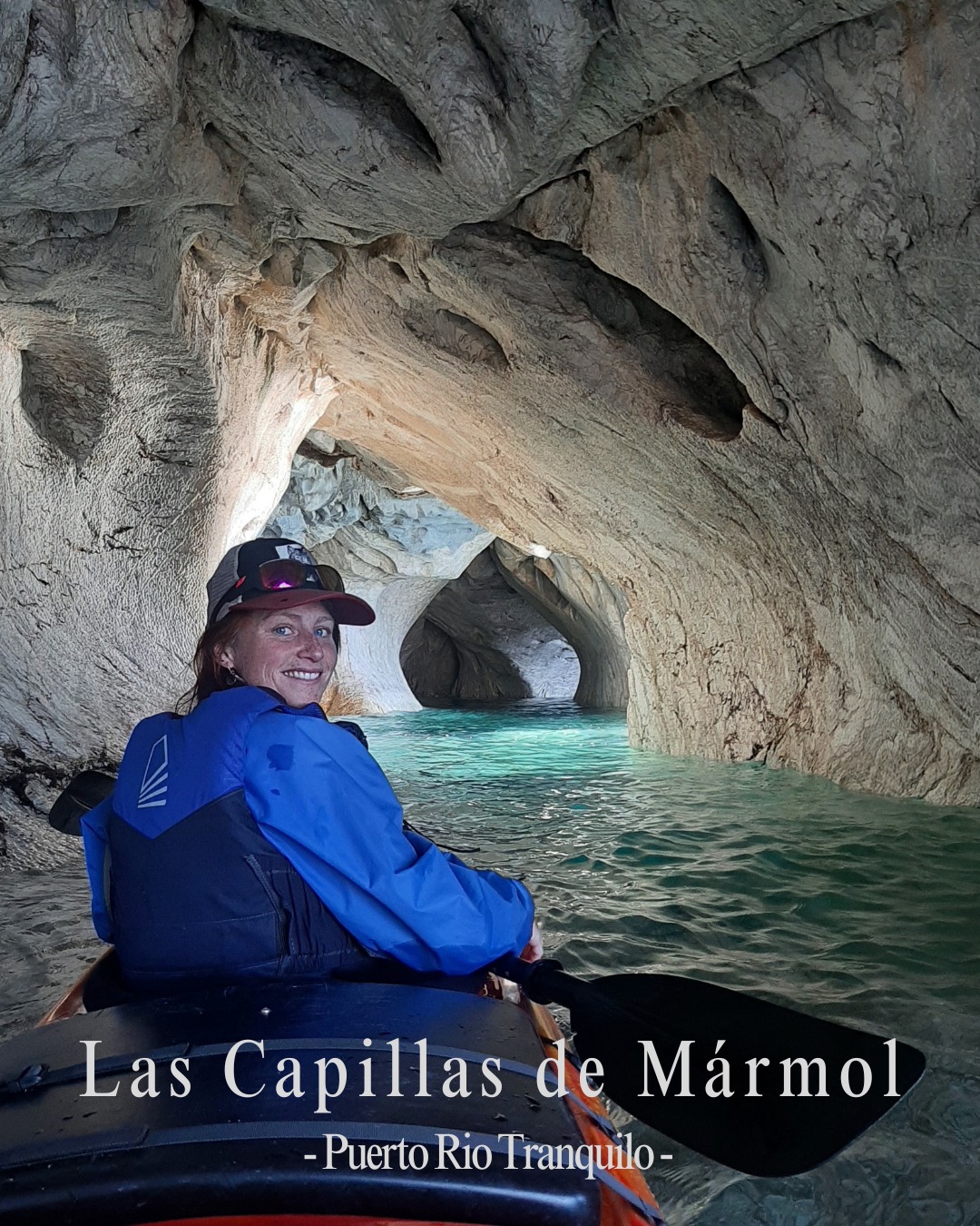 🧜 P A T A G O N I E - K A Y A K
Retour en image sur un passage dans le village de Puerto Rio Tranquilo où nous sommes restés quelques jours pour vadrouiller et faire du kayak autour des superbes Capillas de Mármol (Cathédrales de marbre).
Il s'agit de formations rocheuses sculptées par l’eau du lac (oui oui) sur des milliers d’années. La roche a tellement été rongé par endroit qu'il est possible de naviguer à l'intérieur des "cathédrales" ...muy bien !
#chile #marmol #kayak #kayakadventure #aqua #patagonia