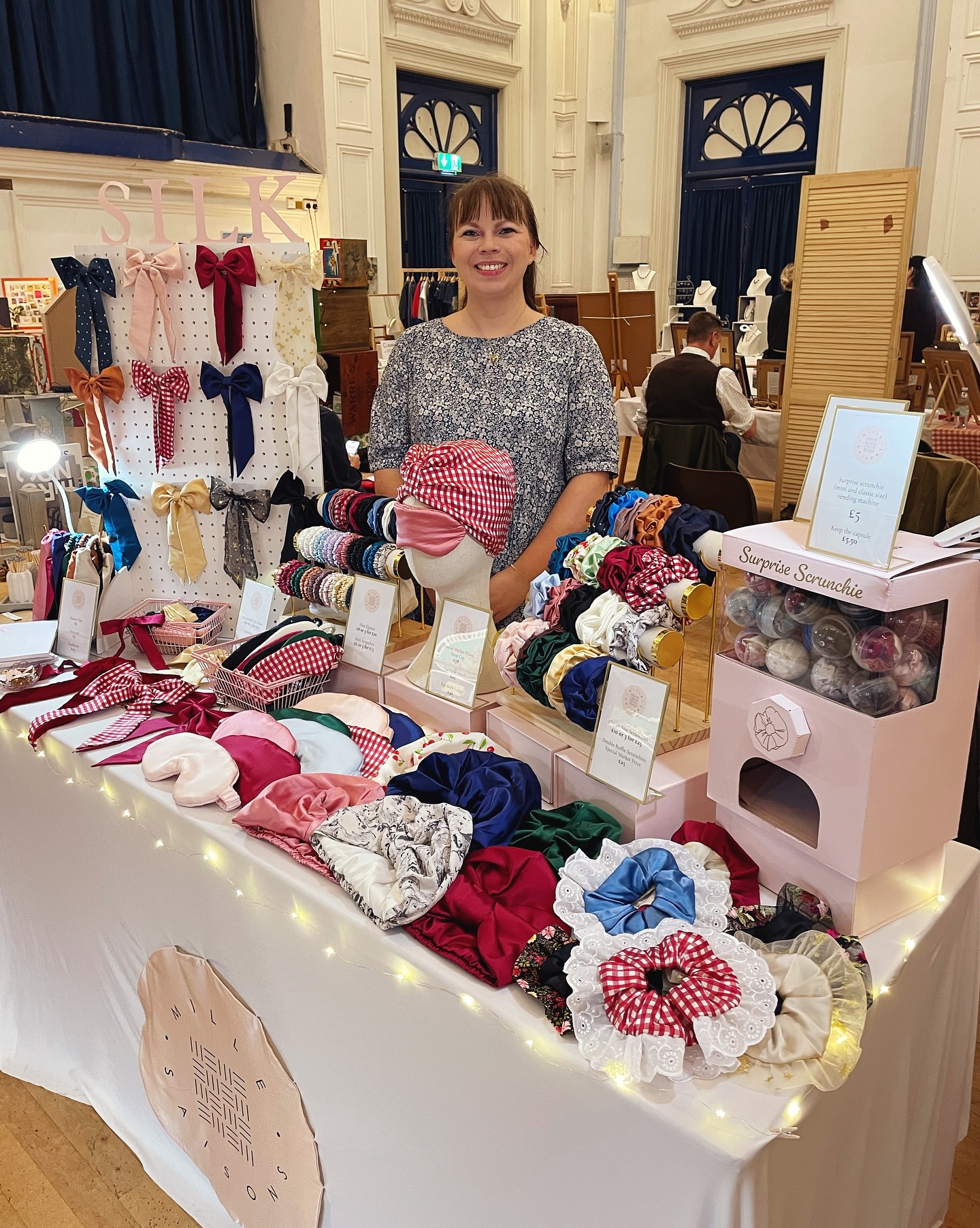 I had a wonderful time @artistsandmakers in Lewes Town Hall this weekend. I’ve always had a soft spot for Lewes; my dad used to take us swimming there, I had a studio in Lewes when there wasn’t a suitable room to work from at home and I even took Raff on a virtual date there (and eventually on a proper date) so selling at a market there just felt right. There were so many beautiful tables and products there and Raff and I both did some Christmas shopping too!
It was also the debut of the Itsy Bitsy Teenie Weenie Scrunchie Vending Machiney! This was such a fun addition to my stall and I’m so happy I found a lightweight cardboard vending machine that I can easily take to events I’m selling at solo and on public transport!
I also loved having an opening night! Those extra couple of hours also made it my best ever market sales to date. I can’t quite believe I keep beating my previous target and I am so grateful for everyone who bought from me or came over to tell me how lovely my products are. I think my favourite comment was from a couple of teenagers who told me “Your stuff’s, like, really really cool. It’s lovely” and knowing how discerning teenagers can be, this was so sweet.
I will be next selling @paperdaisyevents at Saltdean Lido on Saturday 29th November and need to crack on with sewing more stock next week to refill my stand (and the Itsy Bitsy Teenie Weenie Scrunchie Vending Machiney!)
Swipe to see my favourite colour combination I sold!