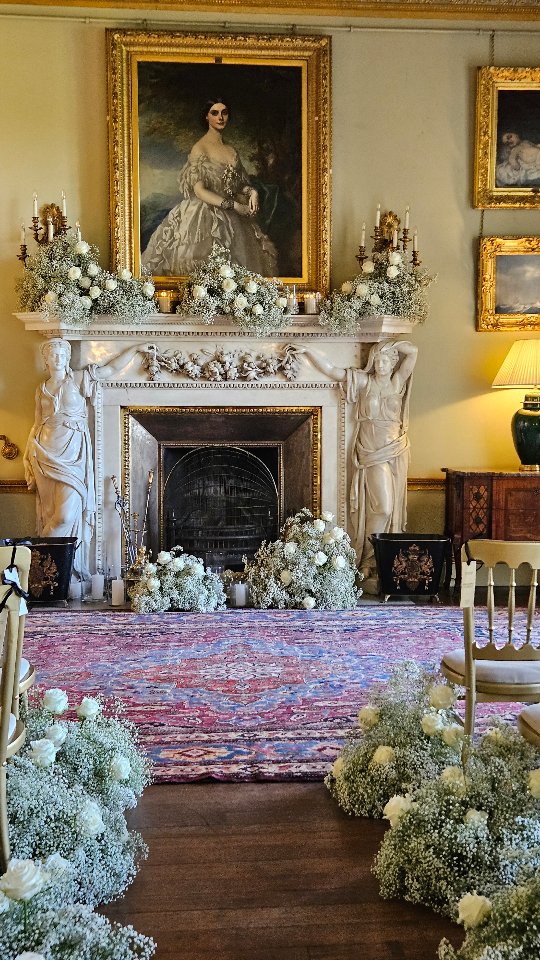 You hear it all the time .... Gyp is cheap...
But is it?
I did a recent wedding.. and each table arrangement, I needed approx 39 x stems of Gyp + 10/11 Roses + mechanics + labour + VAT.
I will let you do the maths.
Please as always note the prices are recommended RRP per industry standards. These were the prices bought at market the other week. Know that prices of these stems with Christmas will fluctuate greatly.... white roses will sky rocket!
So please dont think this price is the price every 365 days a year....
With everything in the world on a continuing up take of ££££.. now is the time to work with your florist and use their experience to help ypu understanding your budget for your event/wedding flowers..
#dorsetflowers #flores #fleurs #flowerprice #gyp #weddingflowers #weddingprice #weddingbudget #weddingideas #weddingcosts