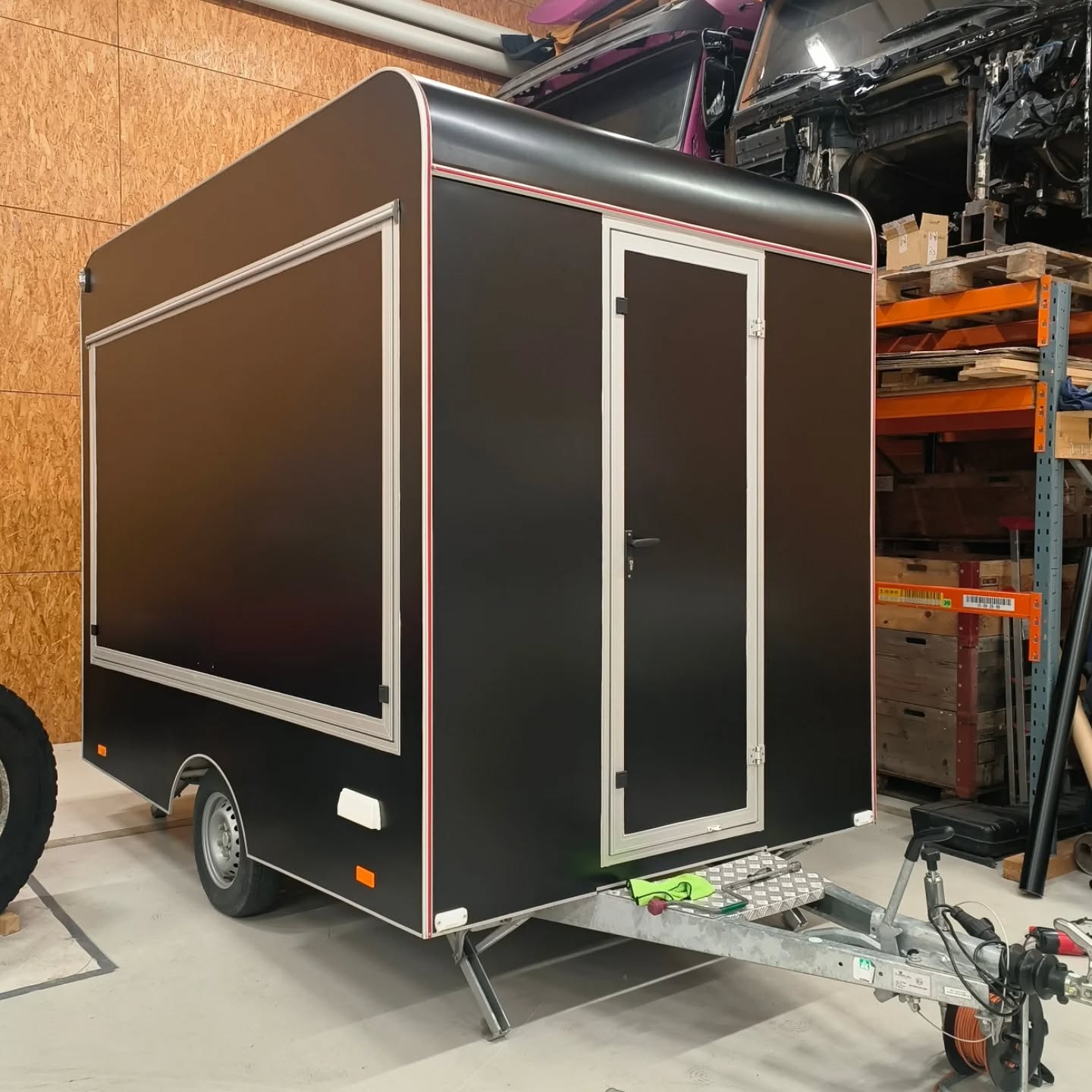 Was ein geiles Gerät oder? O PS aber trotzdem sexy. Ich foliere euch alles egal ob Auto, Anhänger, Tische, Schraubenzieher oder Gartenschere.
Folie von 3m satin schwarz.
#anhänger #nicswraplab #folieren #folie #wrap #wrapping #carwrap #folierenstattlackieren