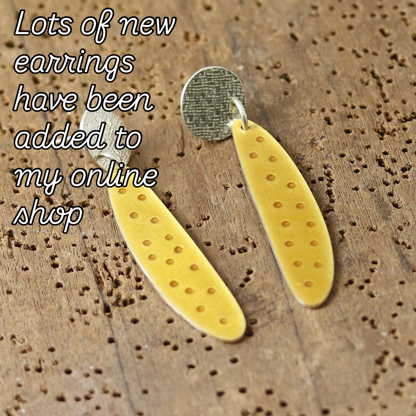 Lots of new earrings now available in my online shop - link in bio
#enamelearrings #silverandenamel #starementearrings #colourfulearrings #designermaker #independent #creativebusiness