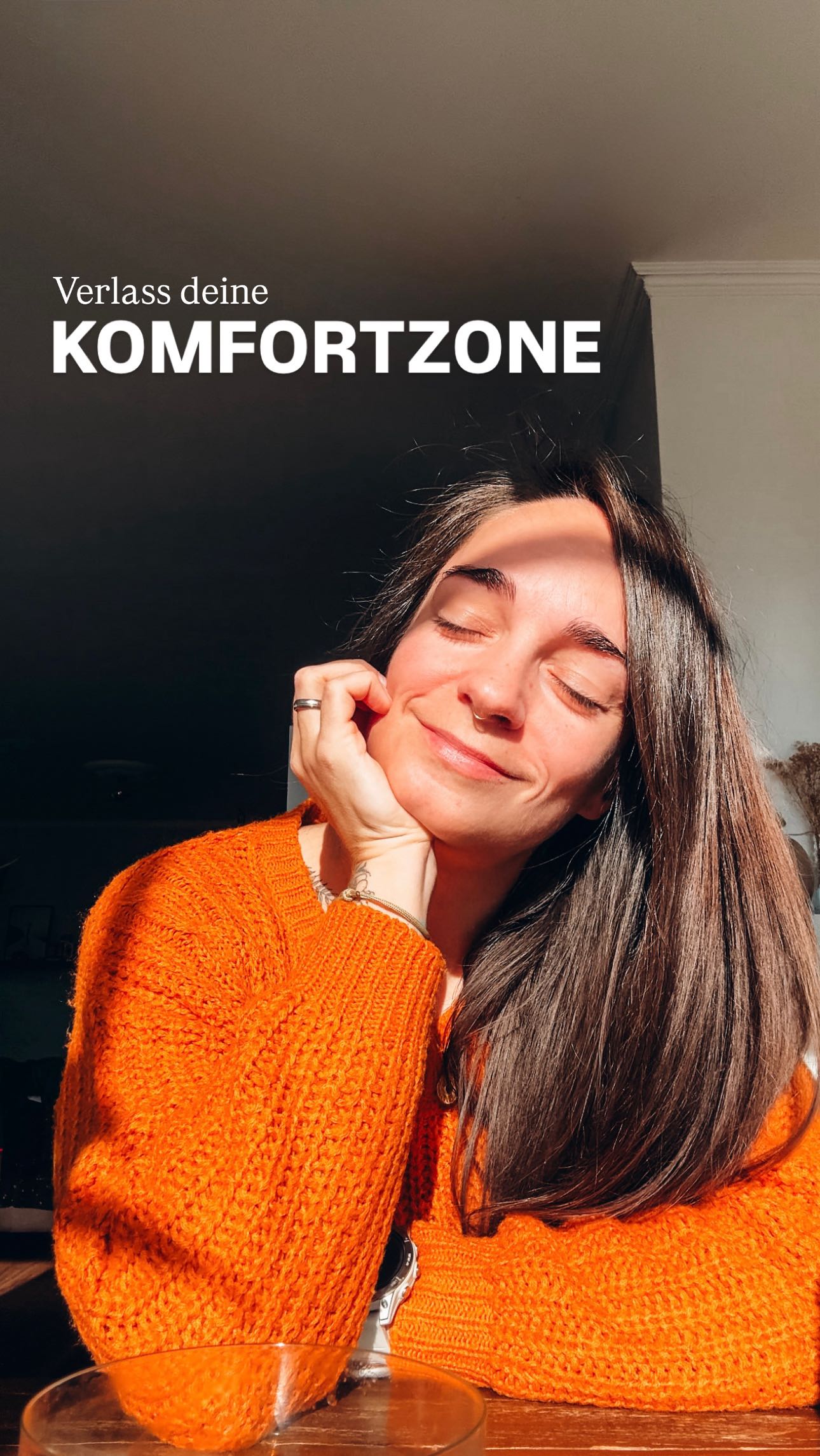 Du willst etwas Neues wagen – und dann taucht diese eine Angst auf:
‘Was, wenn sie mich verurteilen?’
‘Was, wenn sie es lächerlich finden?’
‘Was, wenn sie über mich reden?’
Ja, ich kenne das. Ging mir nicht anders. Und sind wir mal ehrlich, es wird immer Leute geben, die reden.
Kannste eh nix gegen machen. 😅
Aber hast du schonmal so gedacht: Was, wenn es klappt? Dann könnte es so richtig genial werden! 😍 und nach dem Team Retreat fühle ich einmal mehr: das war die beste Entscheidung aus meiner Komfortzone raus ❤️
Die Meinung anderer zahlt keine Rechnungen. Sie bringt dich nicht weiter. Die, die dich kritisieren, gehen nicht deinen Weg. Die Richtigen werden dich feiern – nicht auslachen.
Am Ende des Tages zählt nur eins:
Dein Leben, deine Träume, dein Business.
Mach es für dich – nicht für sie.
Bist du bereit? Schreib mir eine Nachricht.
#seiduselbst #lebedeinentraum #waswennesklappt #mutigsein #selbstverwirklichung #doit #traumleben #selbstvertrauen #erfolgbeginntimkopf #onlinegeldverdienenseriös“