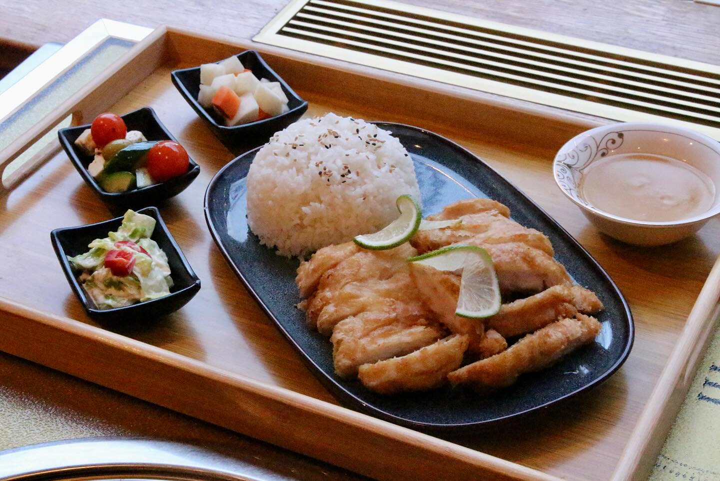 Back to work, back to good food 🍜✨
Here’s your fuel for the week — our 12.50€ lunch menu (Mon–Fri 11:00–15:00).
Comfort dishes, warm bowls, and a salad table + coffee/tea included.
Start your Monday right. See you at Happy Food Garden 🤍
Happy Food Garden
📍Kalevankatu 23, 00100 Helsinki
#HelsinkiEats #HelsinkiFood #HelsinkiRestaurants #HelsinkiLife #VisitHelsinki #HelsinkiFoodie #HelsinkiFoodGuide #ChineseFood #ChineseCuisine #AuthenticChineseFood #ChineseFoodie #AsianFood #AsianCuisine #SpicyFoodLovers #WeekendVibes #FoodWithFriends #Foodstagram #FoodPhotography