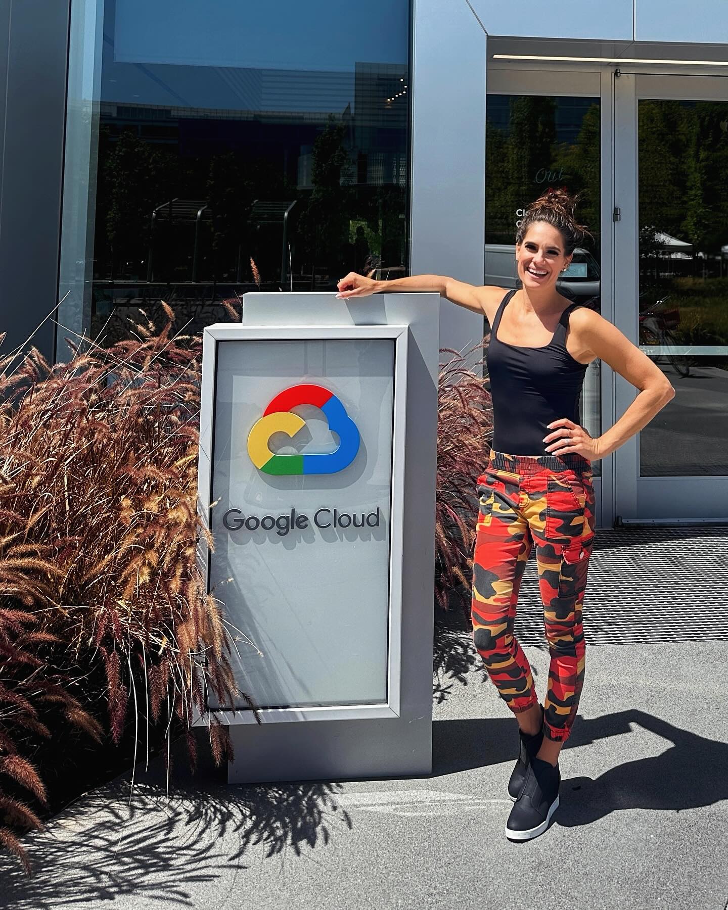 Tomorrow I’m giving a keynote at Google headquarters in Silicon Valley.
If YOU were building an elite team and could steal 1 skill from poker players, what would it be?
🧠 Winning mindset
🎲 Navigating uncertainty
🎨 Creative strategizing
💥 Bold decision-making
💪 Mental resilience
Which one has moved the needle the most in your game?