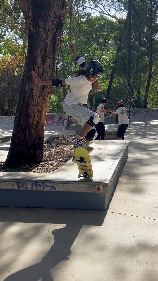 Rolê de corrimão e gap com o grupo médio — energia lá em cima! 💪🏽🔥🛹
Com vocês, a aula vira diversão pura ☀️🌿
