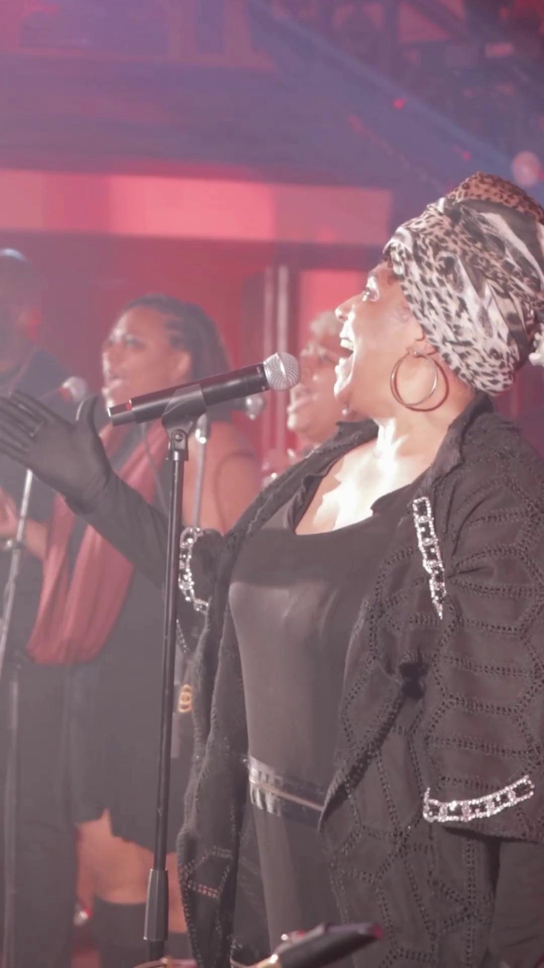 Prépare-toi pour un samedi inoubliable au Balcon, alors que la légendaire Michelle Sweeney enflamme la scène avec sa voix incroyable! Rejoins-nous le 27 décembre à 12h00 pour une expérience gospel remplie d’énergie, un brunch délicieux et une ambiance qui va te faire vibrer.
🎟 Billets disponibles dès maintenant sur lebalcon.ca
Get ready for an unforgettable Saturday at Le Balcon as the legendary Michelle Sweeney brings her powerhouse voice to the stage! Join us on December 27th at 12:00 PM for a soulful gospel experience, delicious brunch vibes, and an atmosphere that will lift your spirit.
🎟 Tickets available now at lebalcon.ca
#LeBalcon #MontrealEvents #BrunchGospel #GospelMTL