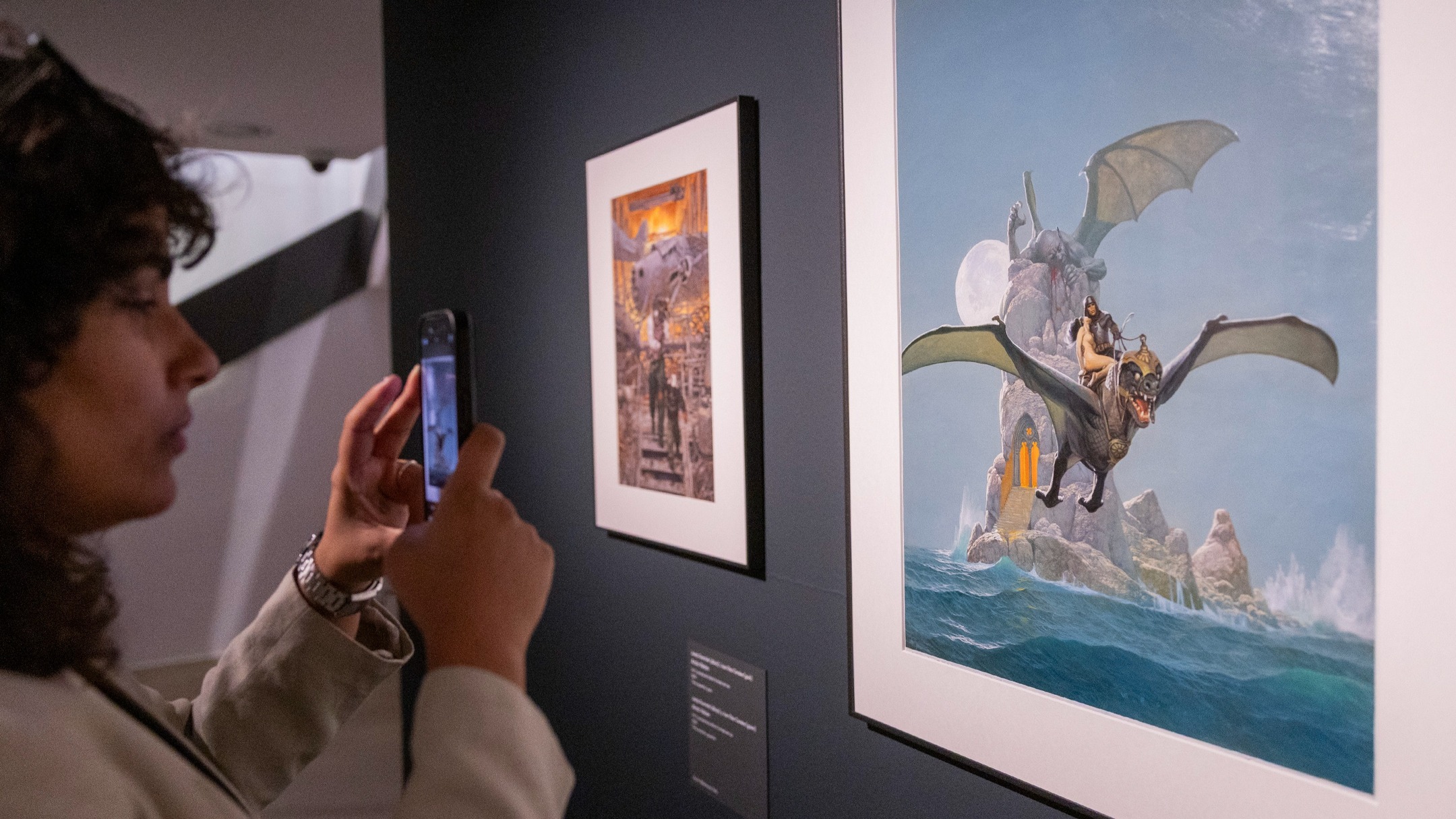 🇫🇷 Depuis son lancement en 2022, l’exposition Cómic. Sueños e Historia a rencontré un grand succès à chaque étape de son parcours !
En rendant hommage aux artistes de bande dessinée et à leur imaginaire, cette célébration du neuvième art a fait rêver petits et grands. Nous sommes heureux d’avoir partagé avec vous ce voyage à travers les planches, héros et créateurs emblématiques de la BD, du roman graphique et du comics! 💭
📍 Dernière étape de l’itinérance : le CaixaForum de Gérone, à découvrir jusqu’au 15 février 2026 !
---
🇬🇧 Since its launch in 2022, the exhibition Cómic. Sueños e Historia has been a huge success at every stage of its journey!
Paying tribute to comic artists and their imagination, this celebration of the ninth art has inspired young and old alike. We are delighted to have shared with you this journey through the panels, heroes and emblematic creators of European and American comic books and graphic novels! 💭
📍 Last stop of the tour: CaixaForum in Girona, open until 15 February 2026!
---
🇪🇸 Desde su lanzamiento en 2022, la exposición Cómic. Sueños e Historia ha tenido un gran éxito en cada etapa de su recorrido.
Al rendir homenaje a los artistas del cómic y a su imaginación, esta celebración del noveno arte ha hecho soñar a grandes y pequeños. ¡Estamos encantados de haber compartido con vosotros este viaje a través de las viñetas, los héroes y los creadores emblemáticos del cómic, la novela gráfica y los tebeos! 💭
📍 Última etapa de la itinerancia: el CaixaForum de Girona, ¡que podéis descubrir hasta el 15 de febrero de 2026!
---
Photos: © Fundació “la Caixa”. Cómic. Sueños e Historia
@caixaforum
#CaixaForumCómic
#artoftheday #exhibition #comicartwork #comicartexhibition #museum #art #originalart #bd #bandedessinée #artmuseum #comics #comicart #comicstuff #comiclovers #masterpiece #culture #girona #españa #caixaforum #cómic #arte #cultura #museo #exposición