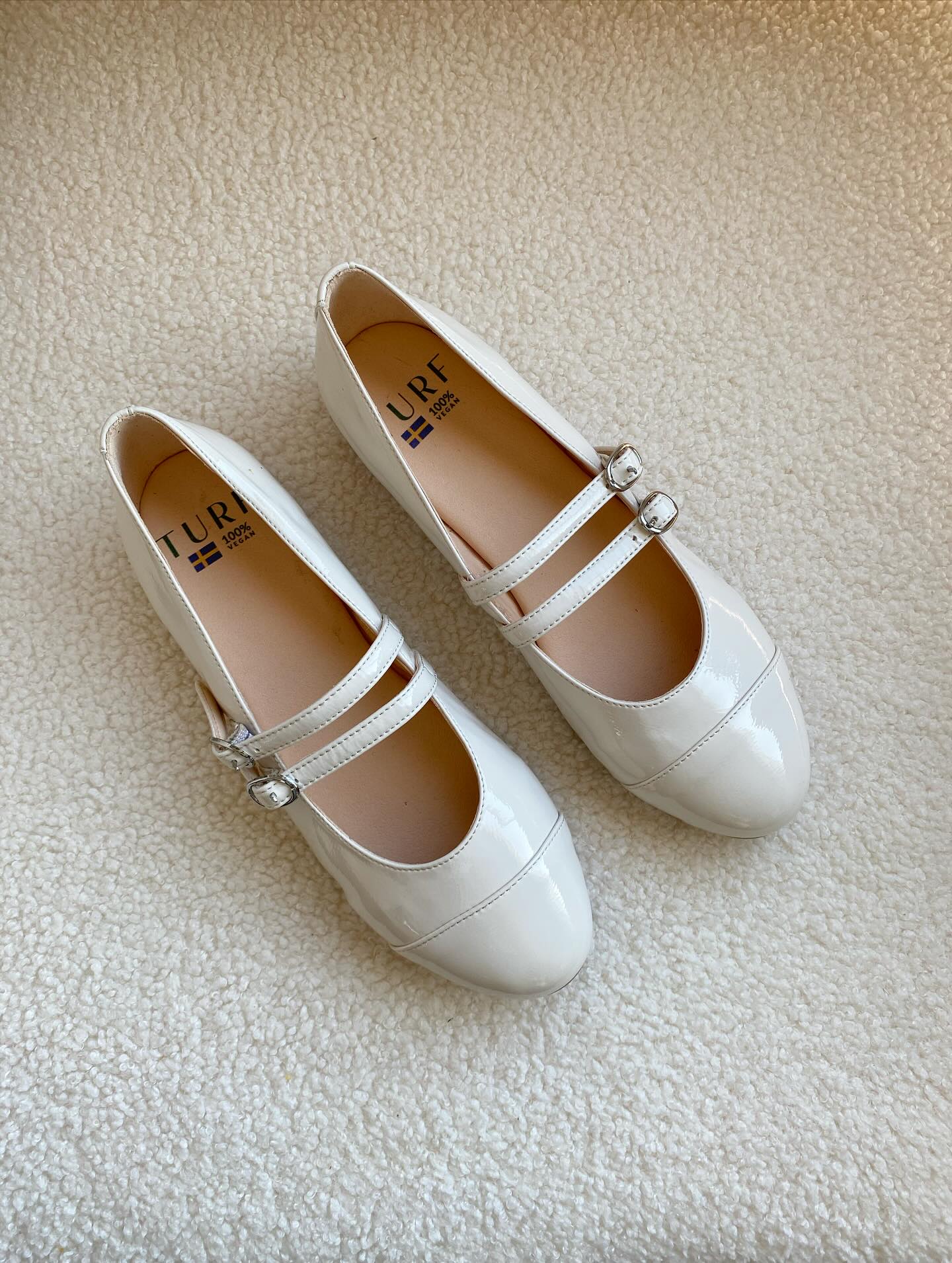 Cream, but make it patent.
Fall's glossiest neutral.