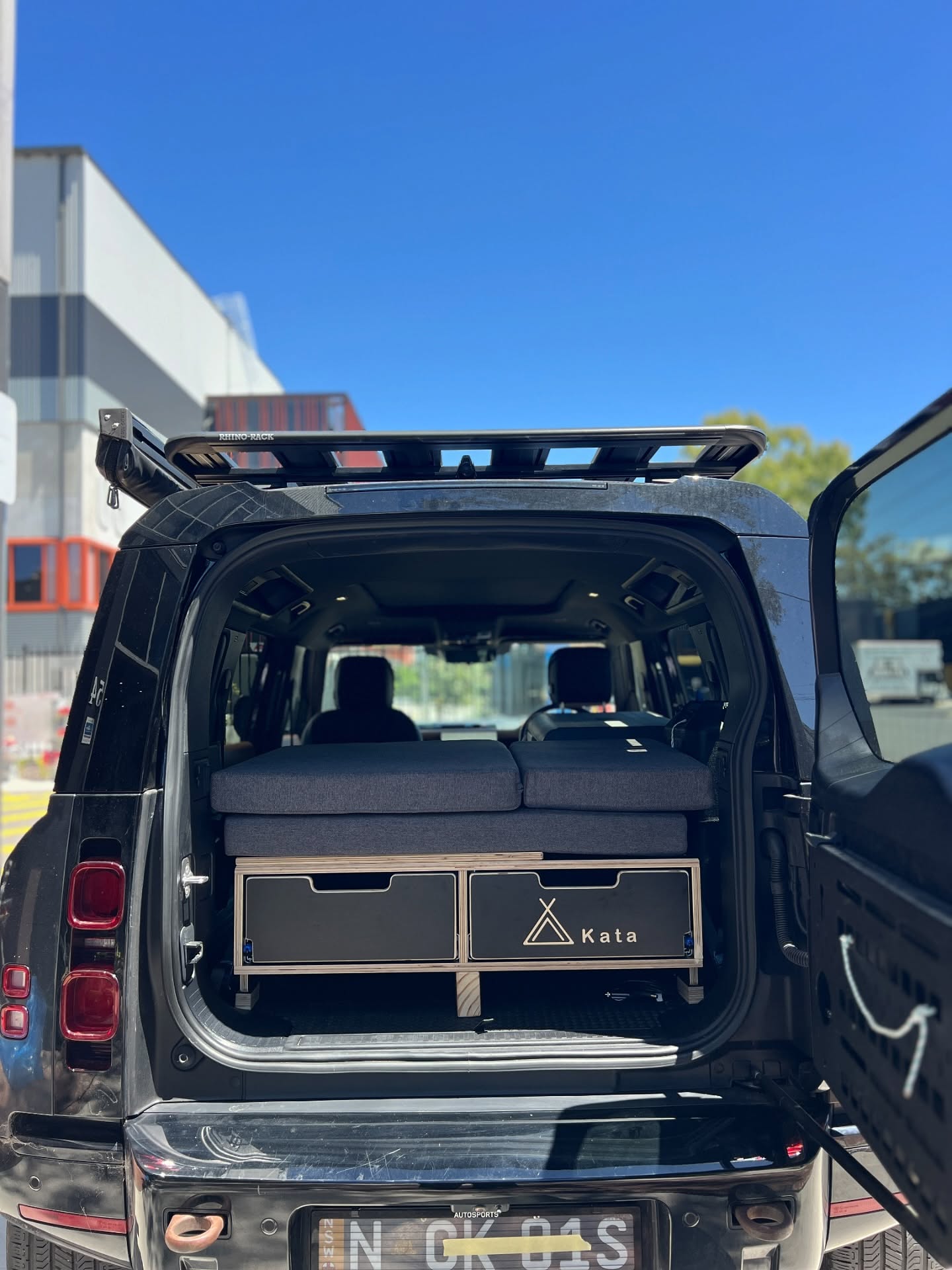 Land Rover Defender 5 Seater β
Custom Slim Camperbox 900
Split bed
Access to Top Load 45l @dometic
Access to @ontap.products
#kataDefender #landroverdefender110