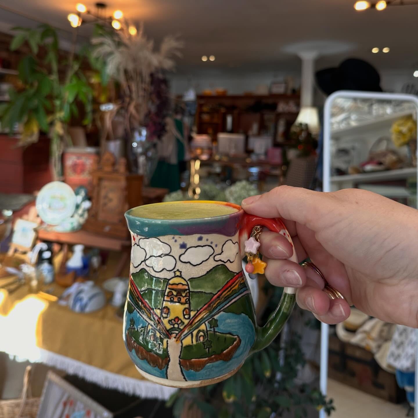 Mugs out!
Sipping on matcha from @k0kaycafe in my fab Rainbow Brite mug from @potter.by.the.sea 🌈
Let's uplift local shops, boutiques, businesses, and artists this season. Share your faves and let's boost this community!