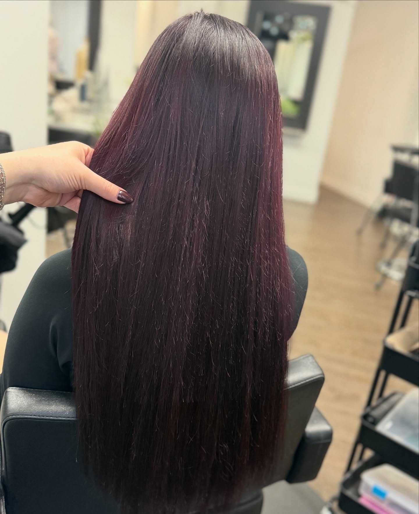 Sometimes you just gotta treat yourself ❤️
We added two rows of hand-tied wefts, custom coloured to match your existing hair for a longer and fuller look!
Swipe ➡️ for the before
#winnipeg #winnipegbusiness #winnipeghair #winnipegextensions #winnipeghaircolour #winnipegsalon #winnipegstylist