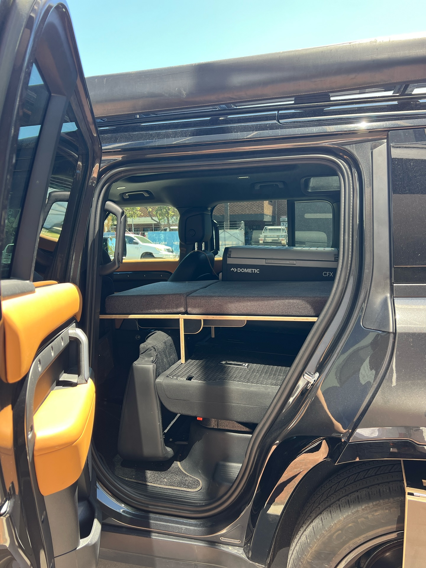 Land Rover Defender 5 Seater β
Custom Slim Camperbox 900
Split bed
Access to Top Load 45l @dometic
Access to @ontap.products
#kataDefender #landroverdefender110