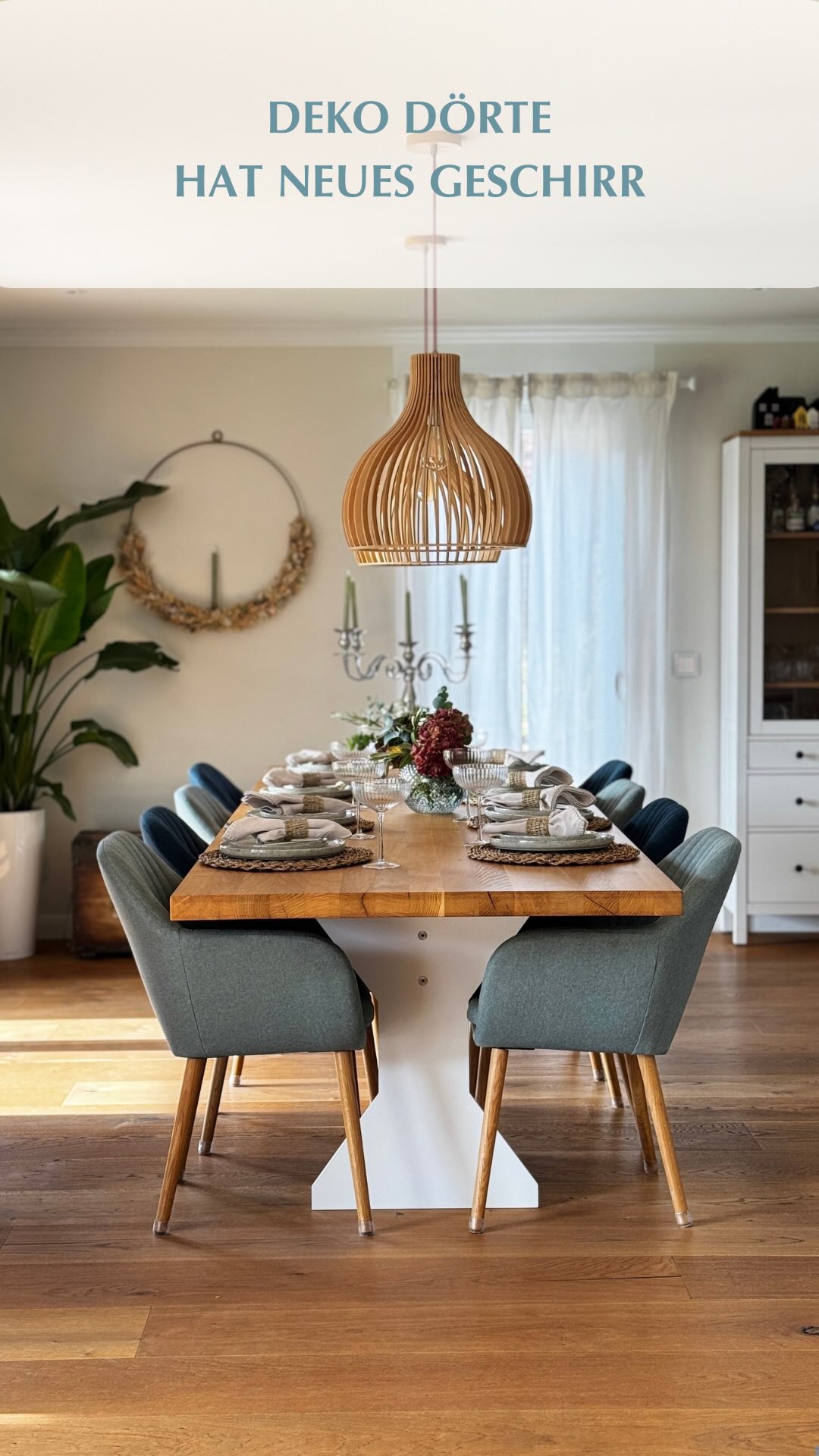 Werbung | Deko-Dörte hatte wieder ihre Finger im Spiel.
Und wie das dann so ist:
„Wir brauchen neues Geschirr. Sofort.“
Ein Set, das nicht nur „Teller“ sind, sondern ein bisschen Erwachsensein, aber trotzdem stylisch.
Nicht komplett weiß (wir sind ja nicht in einer Kantine) und auch nicht so überladen, dass man Angst hat, es zu benutzen.
Ich hatte schon länger ein Auge auf die Henley-Serie von @butlers_com bei @home24_de geworfen – schön schlicht und perfekt zur restlichen Einrichtung passend.
Dörte hat’s abgesegnet – sogar die Champagnergläser (eigentlich mehr Secco 😅) und die Stoffservietten 😉
So wählst du Geschirr, das wirklich zu dir passt:
1. Form:
Runde Formen wirken gemütlicher, eckige eher clean. Entscheide, was du im Alltag willst.
2. Alltagstest:
Gut zu verstauen – nicht nur in Schränken und Schubladen, sondern auch in der Spülmaschine.
3. Gefühl:
Wenn du’s gern in die Hand nimmst → bleib dabei.
Dein Bauch lügt da nicht.
Ordnung trifft Deko:
Ich sage immer – weniger Teile, aber dafür die richtigen.
Dann wirkt der gedeckte Tisch nicht „viel“, sondern bewusst.
ORDNUNGSSYSTEME FÜR ZUHAUSE
PROFESSIONELLE ORDNUNGSBERATUNG
EFFIZIENTE RAUMORGANISATION
INDIVIDUELLE AUFRÄUMHILFE
#Ordnenundwohnen #ordnungmachtglücklich #ordnungsexpertin #ordnung #ordnungssystem
#ordnungimalltag #zuhausemitsystem #home24 #tischdekorationidee #butlers
#dekomitverstand