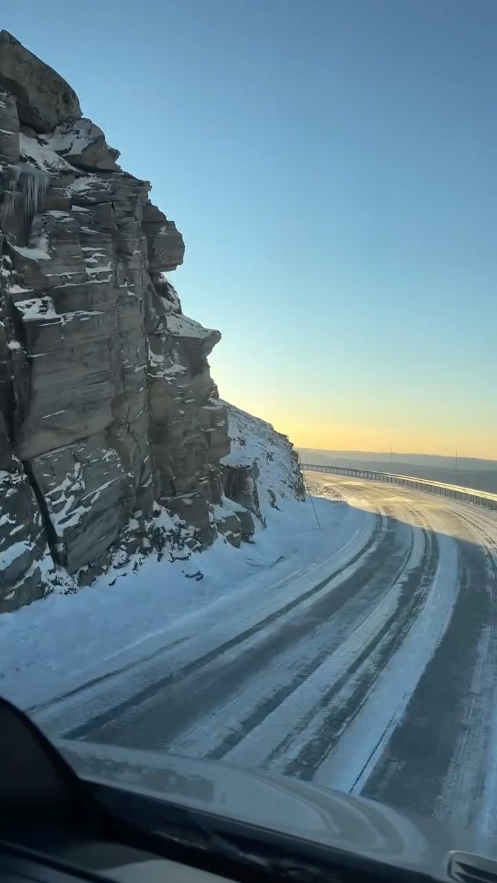 Des routes, du froid, du silence
et cette impression d’être exactement là où il faut être.
.
.
.
.
#vanlife #norwaytrip #travelquietly #slowtravel #wildroads #naturevibes #nordicmood #seekthesilence #roadtofreedom #vagabondlife #domainedevaugency #norway #minimalismontheroad #intimetravel #wildandfree #slowmoment
