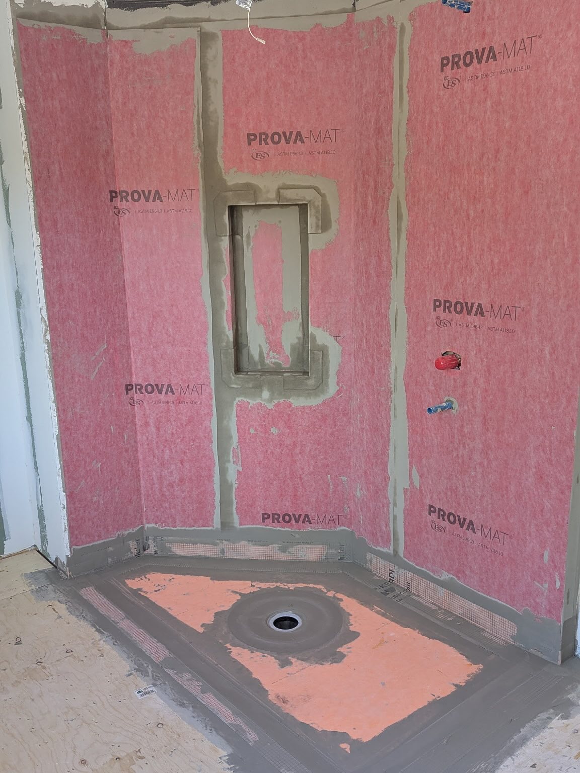 Avancement des chantiers en collaboration avec @murmur_interieurs. #doucheitalienne🇮🇹 #constructionvcm #renovation #design #céramique