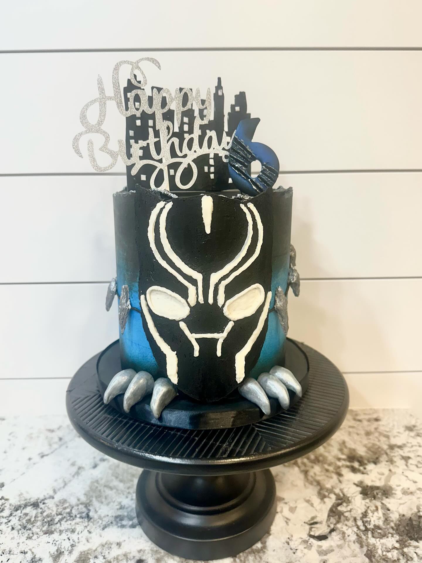 Black Panther Cake
Cake insides: Cookie and Cream
#blackpantherparty #blackpanthercake