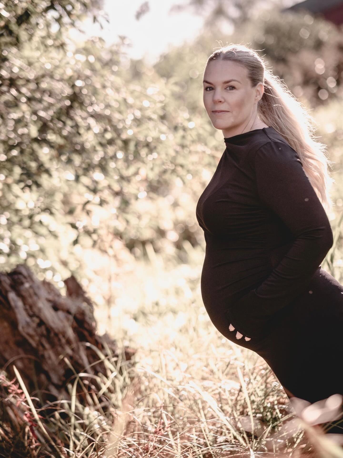 Frida✨
Sista veckan på salongen för vår bästa Frida !
Vi önskar dig en riktigt mysig mammaledighet och att du ska njuta av tiden hemma både innan bebis och under din ledighet !
Teamet på salongen håller ställningarna tillsvidare , vi gör det tillsammans ❤️