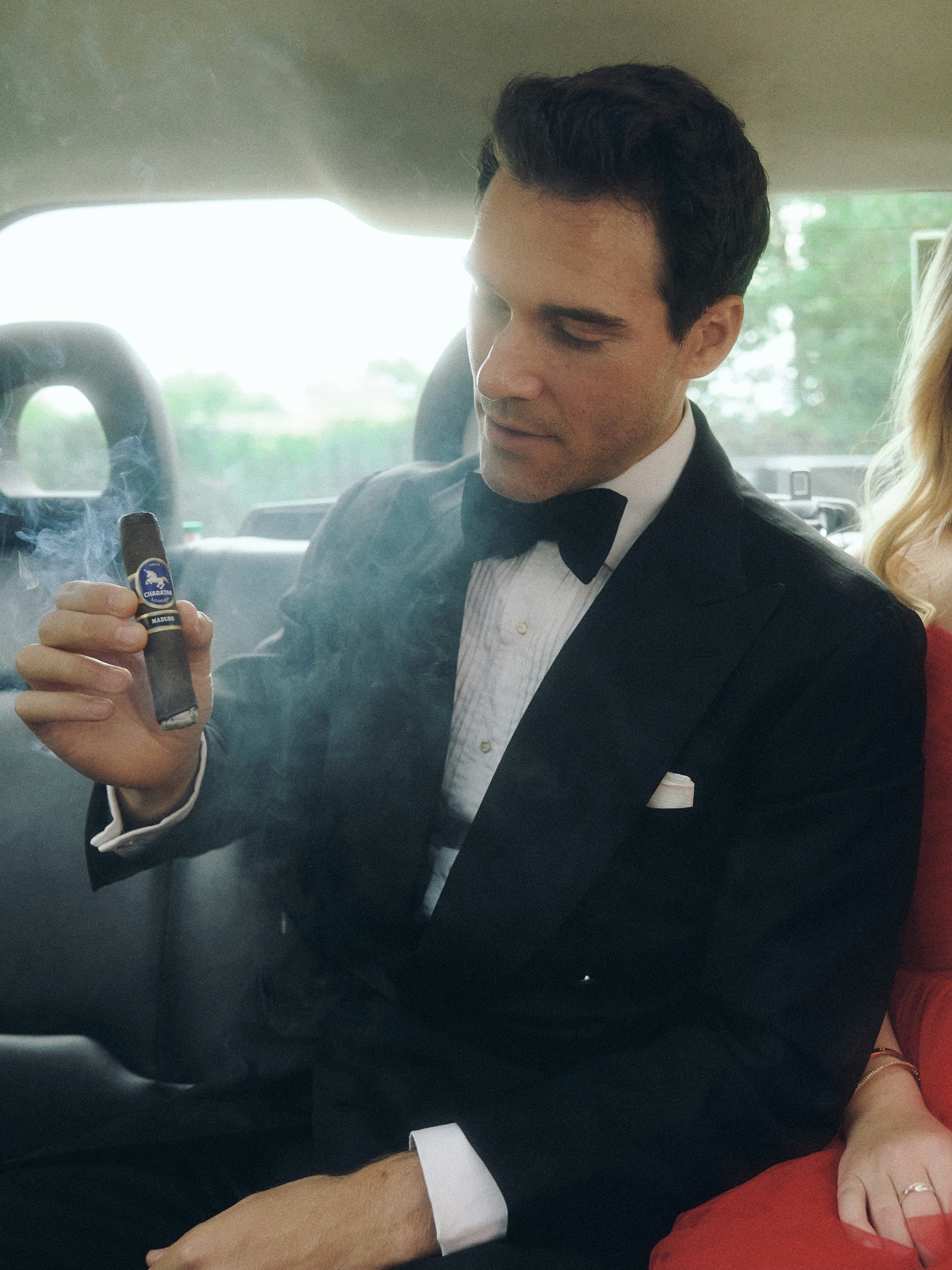 Going places 💨
#gentleman #lifestyle #london #elegance #motivational #cigar #charatan #cab