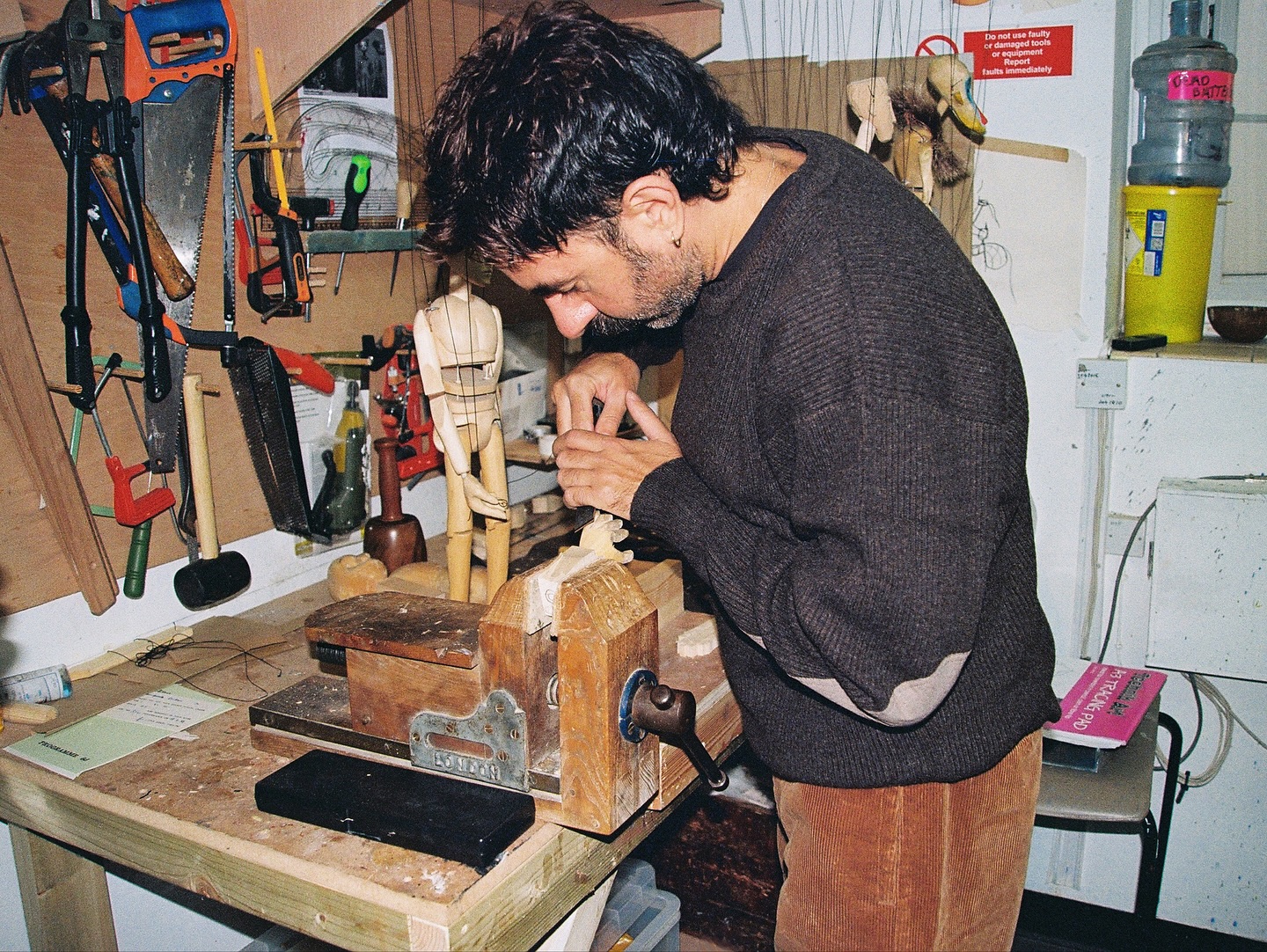 Thanks to @taciturnli_official for dropping by the studio, having a chat about puppets and fashion, and dressing me in their awesome autumnal garments. We did a little interview which you can catch up with on their website.
#puppets #fashion #puppetry #taciturnli #inthestudio #studio #puppets #puppettheatre #theatre #puppetdesign #bts #workshop