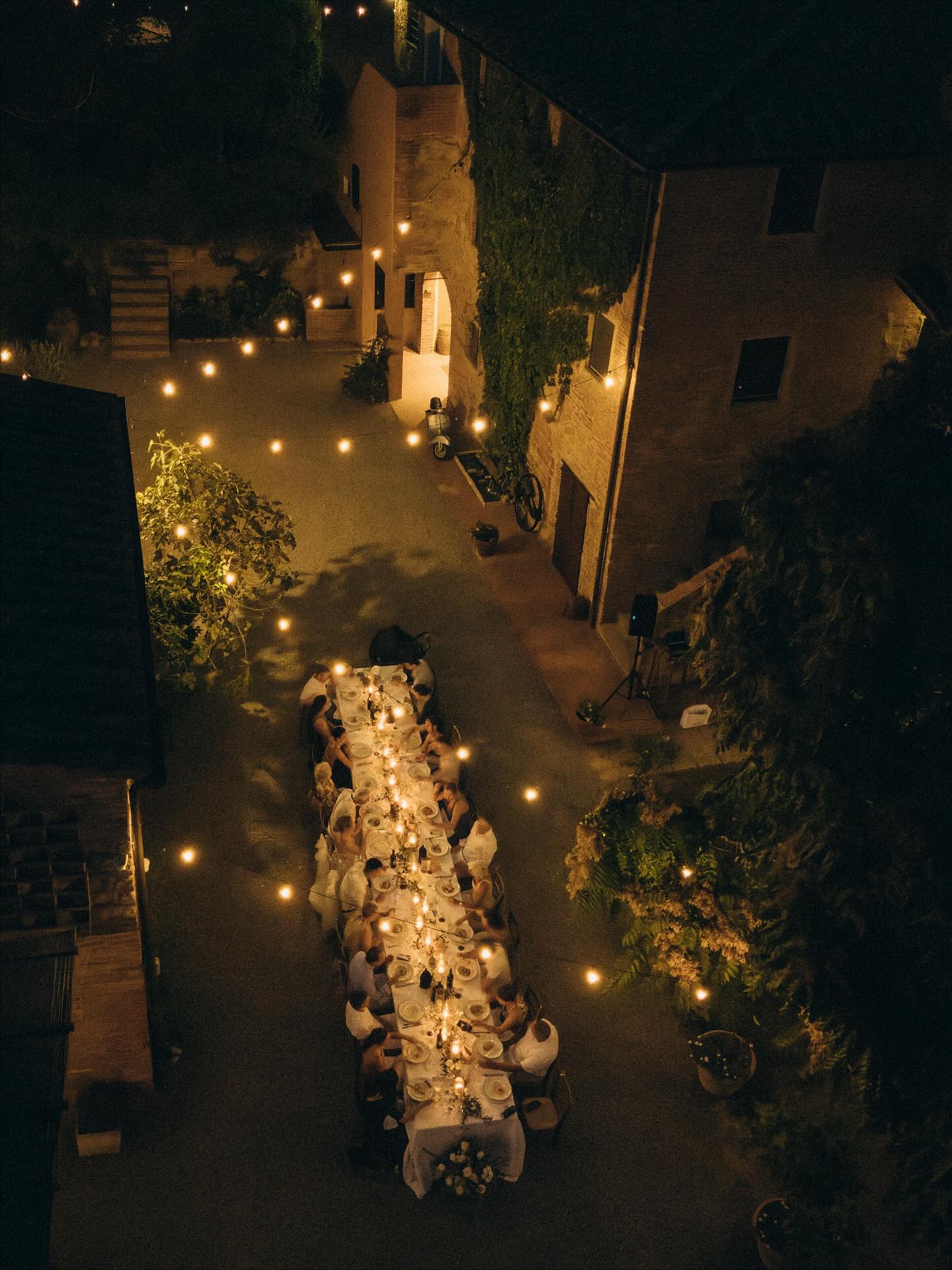 Destination Wedding of N&D 💛
An intimate dinner under fairy lights in Tuscany, filled with love, laughter, and warm summer air.🫶🏼
The magic of a wedding in beautiful Italy ✨
Location @poderesangiorgio
Dress @truesociety_zug
H&M @camillabuzzegoli_muah
Band @three_steps_trio_weddingband