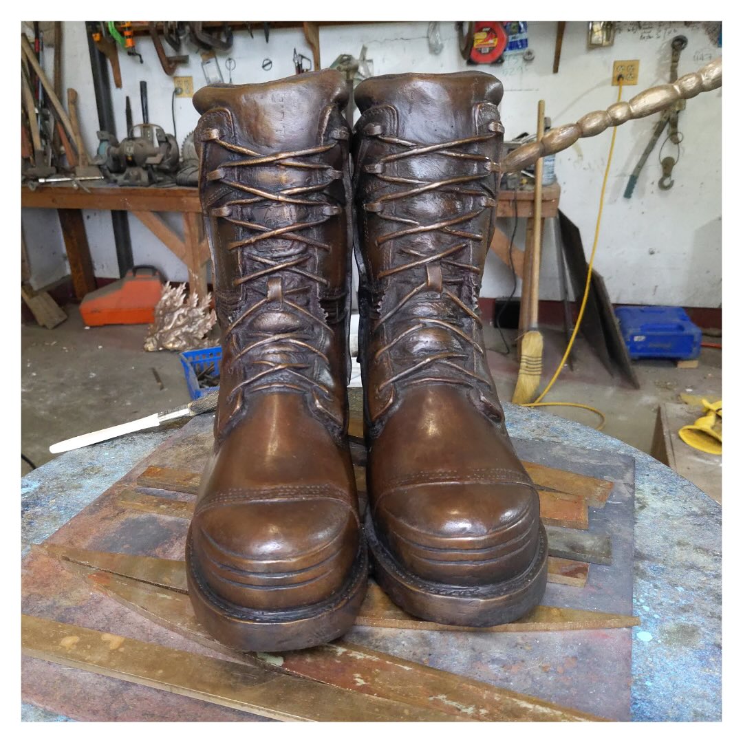 A fun commission project with @federalmetal This sculpture was cast from one of their oldest employees work boots and then given as a retirement gift. Federal Metal is also my bronze supplier @cdgreenfield
#somersetsculpture #digbyveeverscarter #federalmetal #bronze #maineart