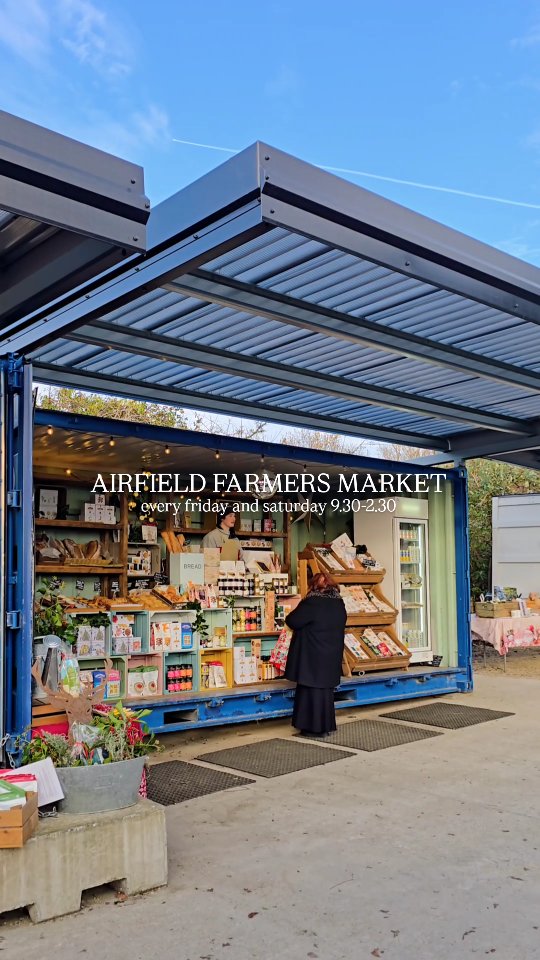 Packed full of Irish, handmade, local and artisan products ✨ there is something for everyone at our farmers market!
Join us every Friday and Saturday.
✨@sarahsnaturalkitchen
✨@scealbakery
✨@kilmullenfarm_wicklow
✨@happy__hut
✨@lilliputtradingco
✨@roundstonebakehouse
..and more!
#farmersmarket #shoplocal #supportirish #supportlocal #cheese #bread #christmas #christmasmarket #weekend #airfield