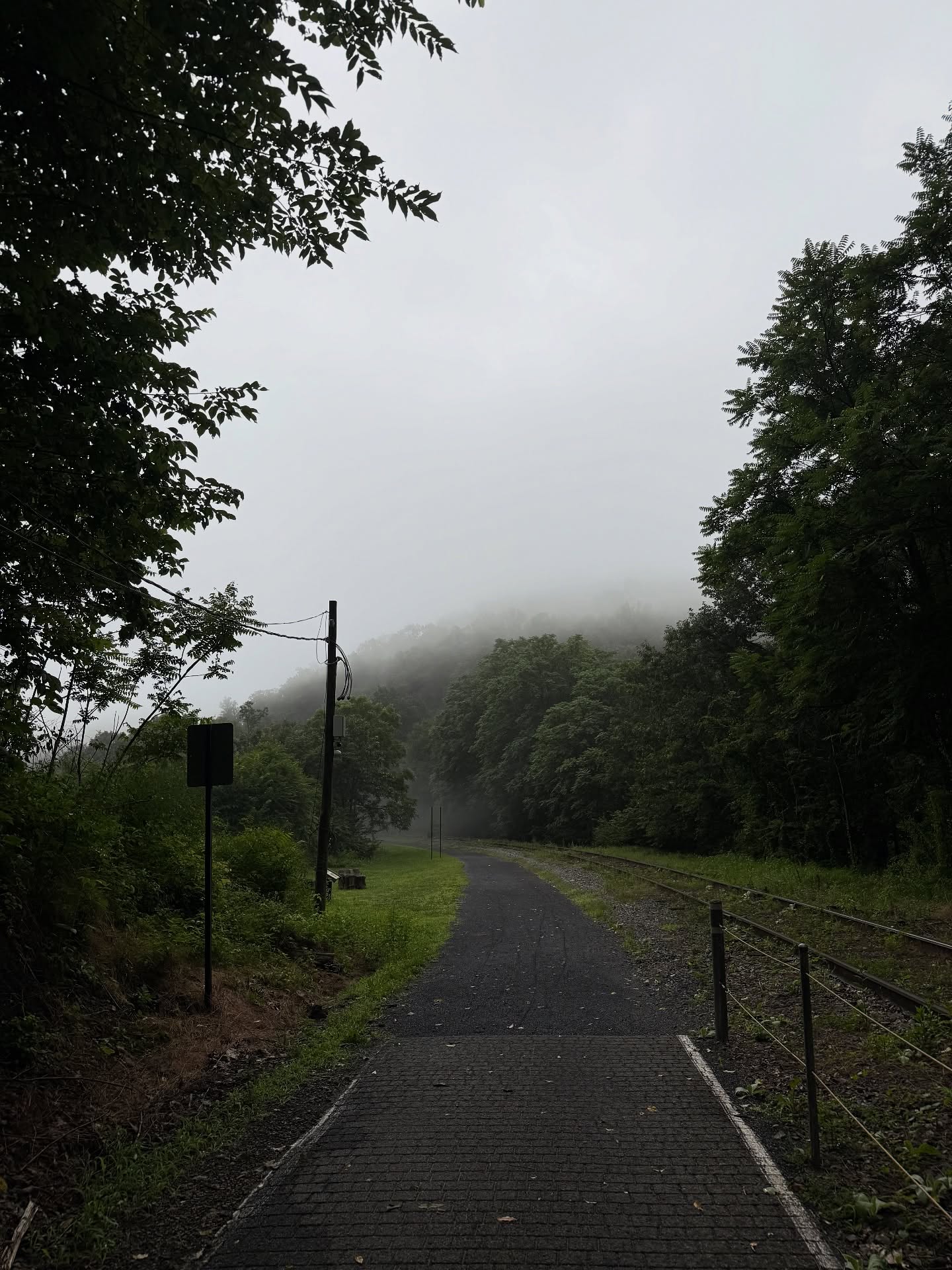 Everybody dies, but not everybody lives 🌎
.
.
#travel #travelling #trail #trailrunninglife #soccer #theboys #spartan #sarasota #mountains #home #md #runclub #dallasbull