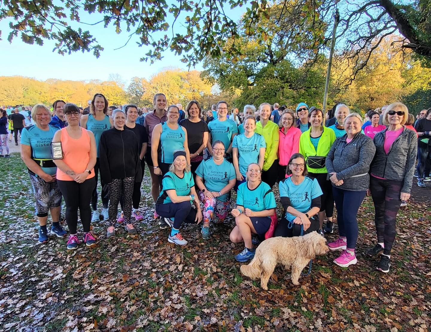 Congratulations to our class of 25 beginners who graduated from their couch to 5k course this morning at Southampton parkrun.
Huge thank you to our UKA licensed coaches and leaders who lead another fanatic group of runners through the course
Well done ladies, we look forward to meeting you across our runs
#couchtofivek #c25k #beginners #graduation #classof2025 #beginnerscourse #solentrunningsisters #femalerunclub #girlsthatrun #womenwhorun #parkrun #hampshirerunning #allfemalerunclub #allpaceswelcome #bitternerunning #fairoakrunning #eastleighrunning #chandlersfordrunning
