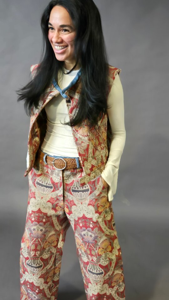 And it's gone! 😎🥰
You know we can't get enough of this outfit! So we're reposting our process with a little bit more.
These pieces have had eyes on them for a while, even while being cut out! We're so excited that these pieces have found a loving new home! Thank you J for your support!!
If you had an eye on one of these tapestry pieces, don't worry, there are two left! Aka the other fit 😉
Join us next Friday for our swap and shop from 12-3 to grab yours!
#sold #happycustomer #regroundedcollection #amalinecollections