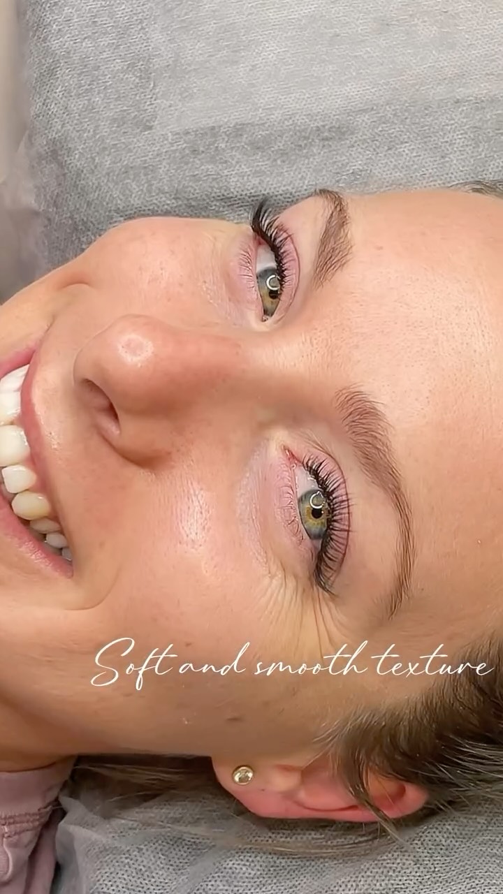 I love a lash set that fits effortlessly into daily life — full enough to define the eyes, yet so lightweight you forget you’re even wearing lashes.
This set gives you that fuller, darker lash line without the heaviness. It becomes you — a little softer, a little more confident. 🥰🥰🥰