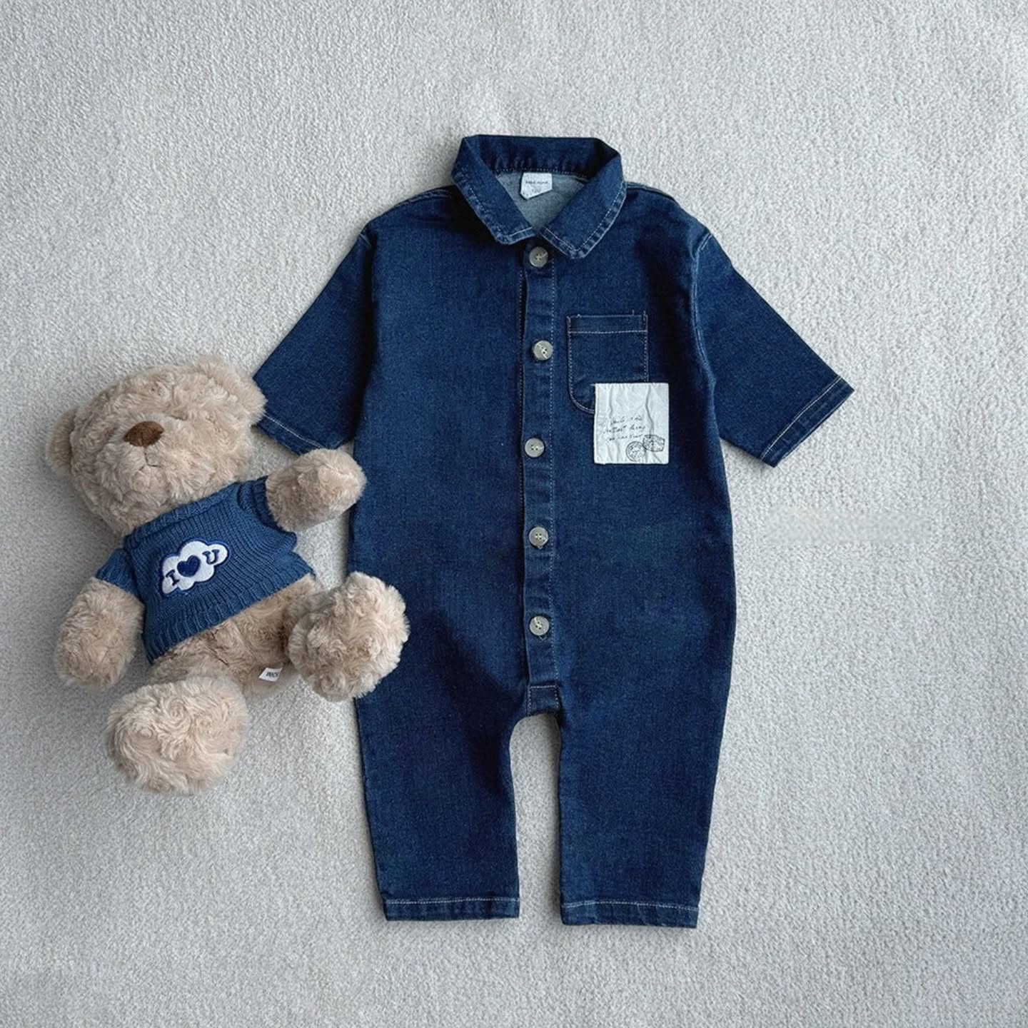 Island denim suit.
Perfect for autumn days!
For boys and girls .