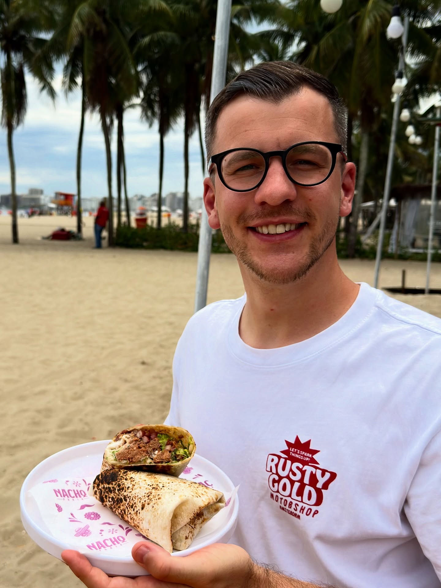 Nacho Praia - Copacabana, Rio de Janeiro, Brazil 🇧🇷
Beef burrito, coming pre-sliced.
This was the best of the burritos during the trip, with this being the most northern (by a couple hundred meters!)
If this is anything to judge by, the Burritos in Central America must hold great promise.
Still, this was a delicious burrito.
🌯🌯🌯🌯
