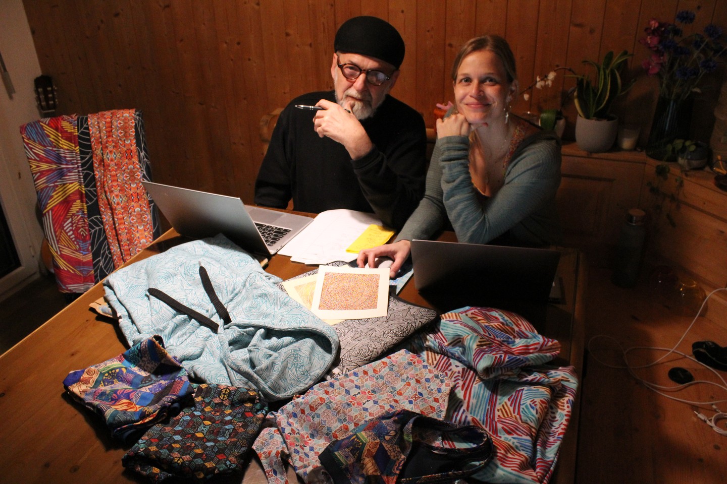 Where does wearable art truly begin?
Step into our studio, where every bold pattern starts as an original woodblock print. Watch as traditional printmaking tools meet modern textile design, blending American heritage with Swiss precision.
See the real hands and careful choices behind each piece. Every brushstroke, every roll of ink, every fabric cut—nothing is left to chance.
Curious how art becomes movement you can wear? Click to discover our process and explore the collection crafted in Switzerland and the USA.