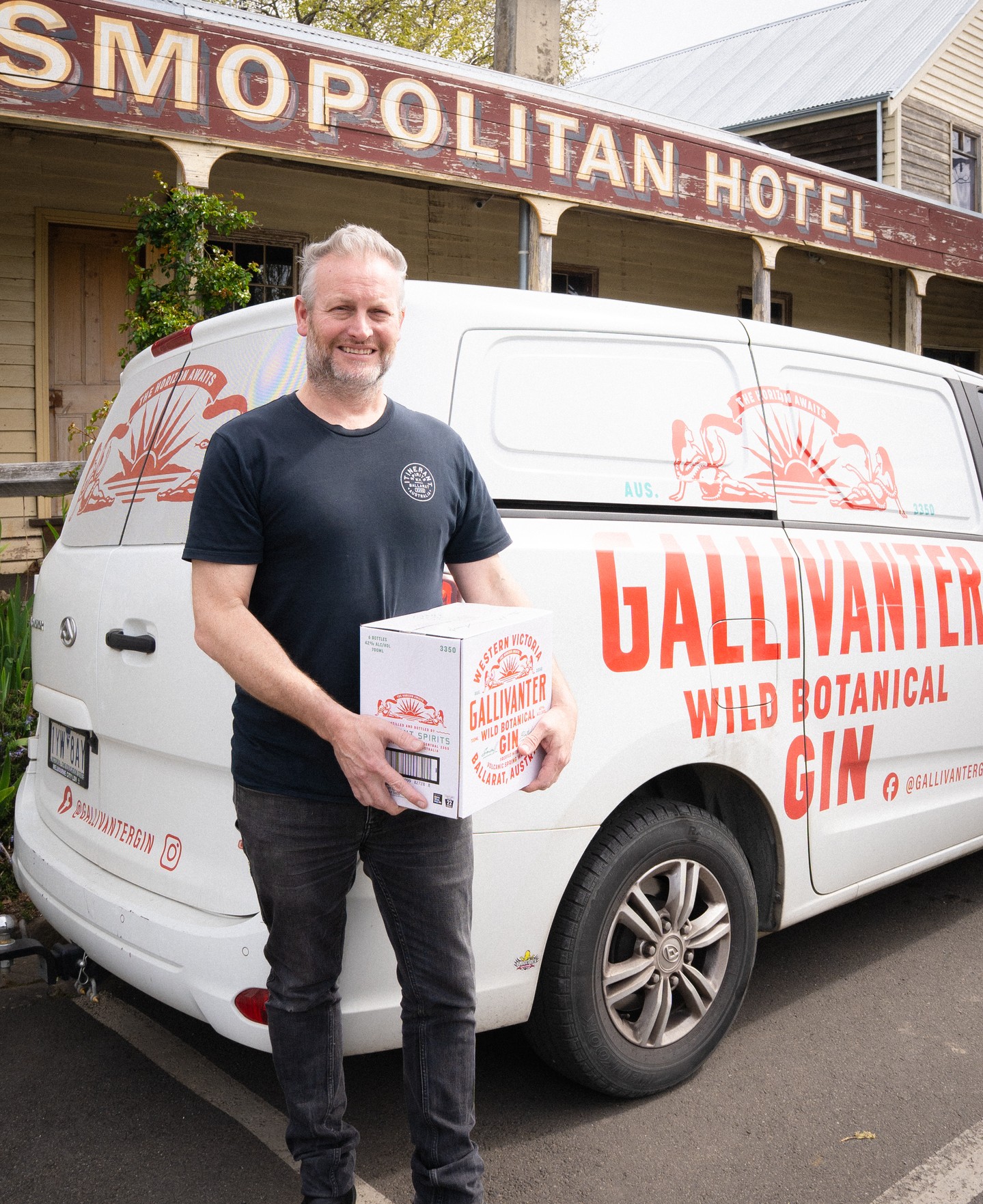 Meet our mate Brad, founder of Ballarat’s own @gallivantergin, which we’re thrilled to add to our shelves and the bar. The gin will sit alongside sibling spirit @vansettervodka, all distilled in Ballarat by @itinerantspirits.
.
.
.
.
#trentham #hepburnshire #daylesfordmacedonlife #macedonranges #cosmotrentham #thecosmopolitanhotel #onehourout #onehouroutofmelbourne #melbournefoodie #daylesfordmacedonlife #macedonrangeswine #countryvictoria #regionalvictoria #visitmacedonranges #visitvictoria