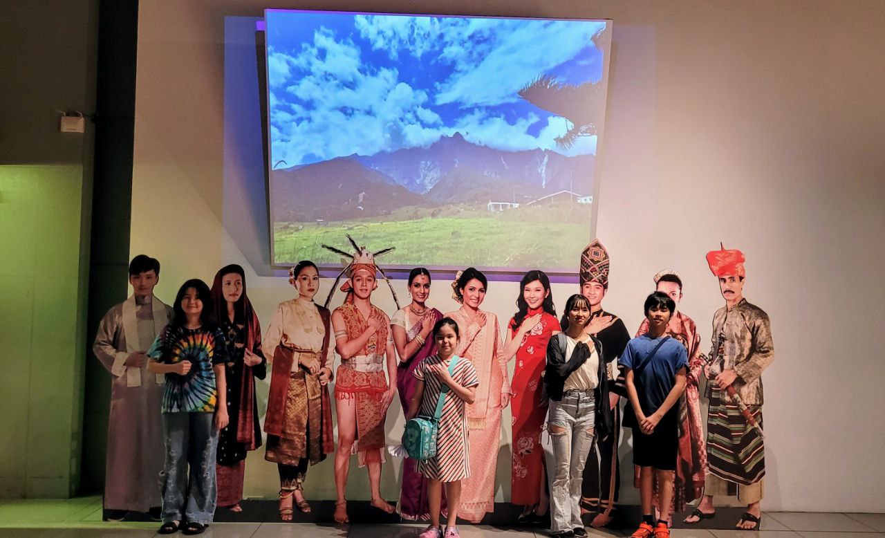 Friday feels at FreshEnglish Winter Camp!
Our students are crushing it this week. Watch the confidence grow, the friendships deepen, and the communication skills shine. This is what happens when learning becomes an adventure.
Still room for one more week of magic. Enrollment open through the end of camp.
Half Day: RM950 | Full Day: RM1275 | Extended Day: RM1450
WhatsApp: +6012-232-5281
#FreshEnglishCamp #CampLife #FridayFeels #ConfidenceBuilding