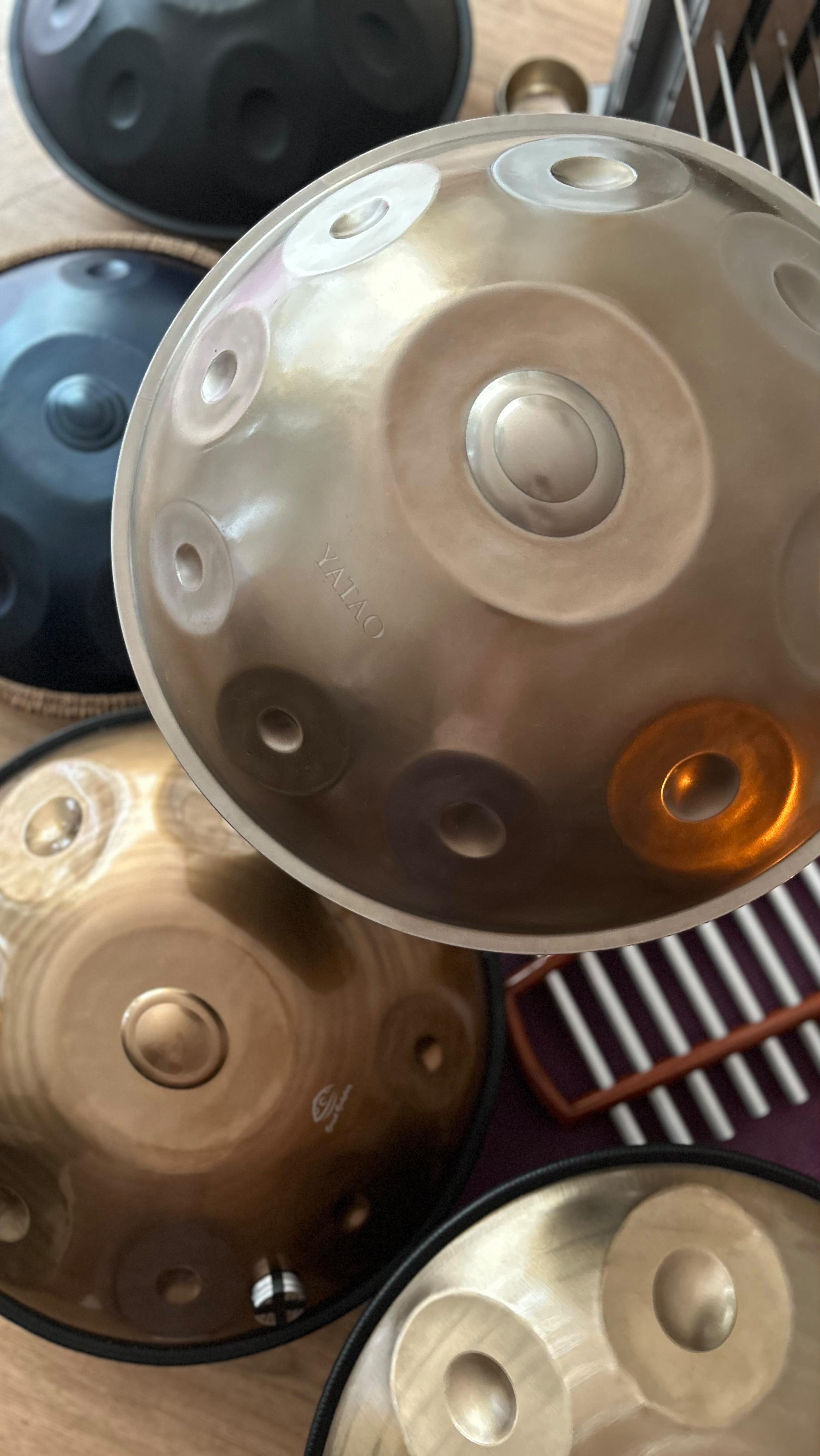 Découvrir le HANDPAN !
🟠 Laissez-vous envoûter par les vibrations magiques de Handpan et apprenez à créer vos propres mélodies !
Un nouveau groupe démarre 🕙 samedi 22 novembre. Aucune expérience musicale n’est requise pour venir découvrir cet instrument incroyable, juste votre curiosité !
🟣 Prêt(e) pour une expérience unique ? Réservez votre place sur le site www.soundyoga.fr
#handpan #handpanmusic #decouverte #coursdehandpan #bienetre #musiqueintuitive #nouveauté #soundyogacompiegne #compiegnetourisme #compiegneagglo #yogacompiegne #compiègne #compiegnemaville #handpanplayer #handpancommunity