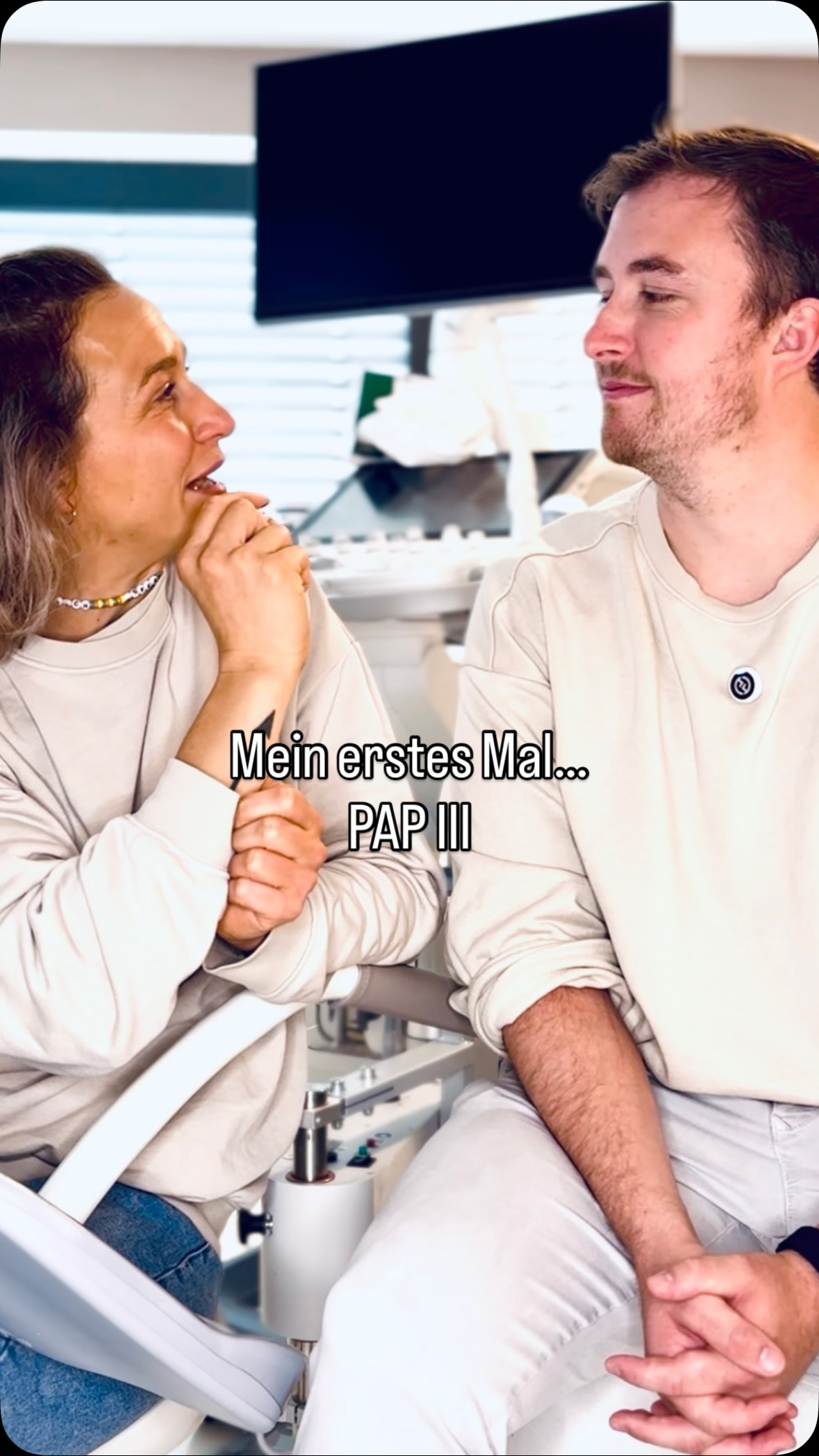 Mein erstes Mal mit einem PAP III Befund.
Diese Mischung aus Schrecksekunde und tausend Fragen…
Und dann das langsame Zurückfinden in die Ruhe, mit Wissen, mit guter Begleitung, mit dem Gefühl: Ich bin nicht allein! 🤎