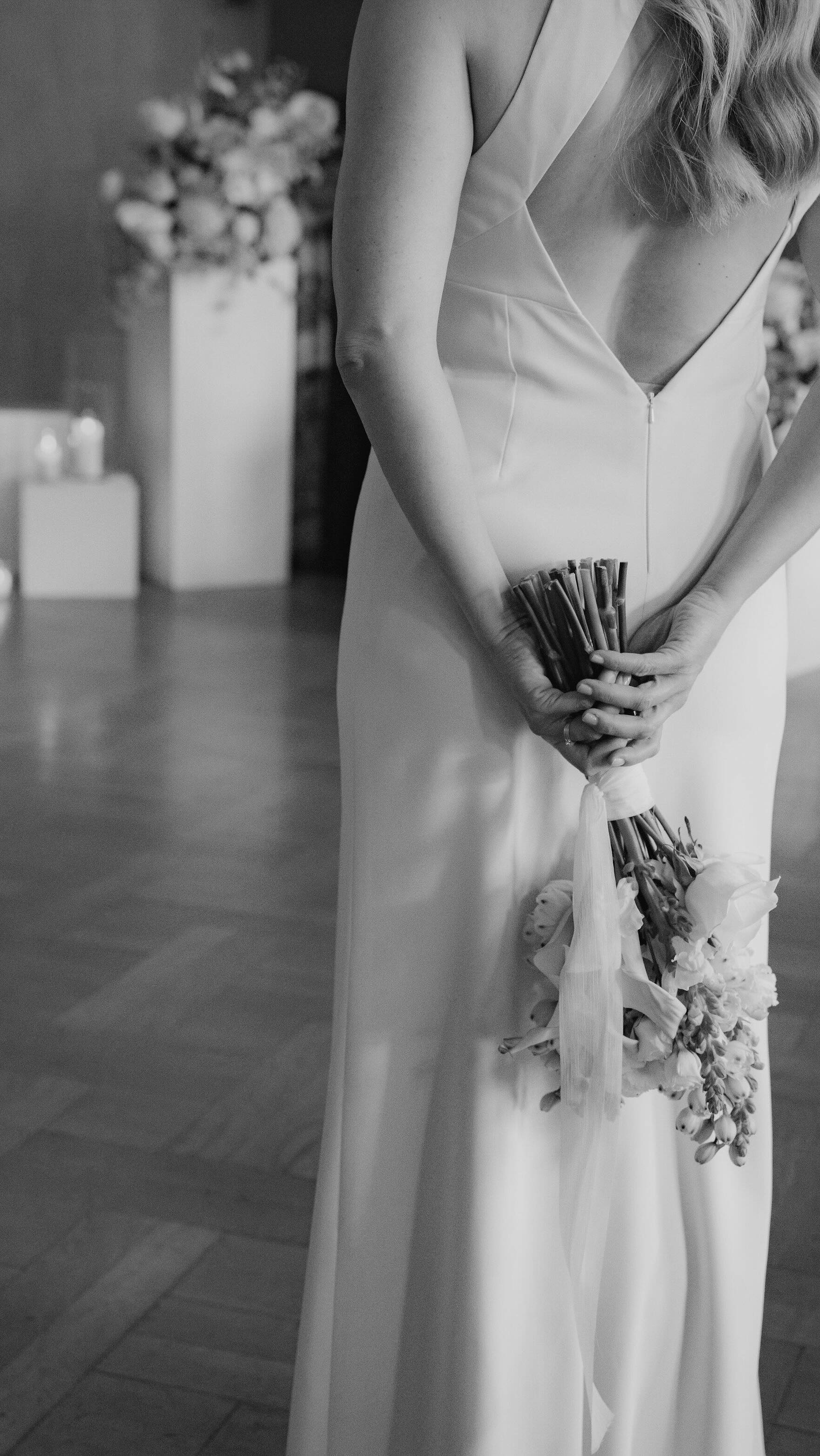 Für mich ist der Probetisch in der Location so wertvoll und unverzichtbar. In einem Studio sind nie die Bedingungen gegeben, die wir in eurer Location haben. Wir können beim Probetisch schauen, ob die kalkulierten Mengen passen, oder ob ihr beispielsweise mehr Blumen oder weniger Kerzen möchtet.
Ihr seht bei diesem Termin, ob euch die Farben in der Location gefallen und ob für euch alles miteinander harmoniert. Ihr müsst euch vor der Hochzeit überhaupt keine Sorgen machen, was euch an Dekoration in der Location erwartet - ob es so wird, wie ihr euch das immer vorgestellt habt.
Wenn wir gemeinsam ein paar Wochen vor der Hochzeit in eurer Location sind, passen wir letzte Details an und können im Notfall noch jede Änderung vornehmen, die ihr euch wünscht.
Ich möchte euch damit das größtmögliche Gefühl von Sicherheit geben, damit ihr gedanklich ein Thema weniger in eurem Kopf habt so kurz vor der Hochzeit 🤍
Titelbild;
Planung: @rosenbaumweddings
Foto: @janaedelburgfotografie
Location: @schloss_koehlmoor
Dekoration&Floristik: @ivyandrose_de & @dekokreisel
Papeterie: @noorddesign
Konditorei: @melea_cakedesign
Stylistin: @alisha.thi_makeupartist
Brautpaar: @timeout_by_andrea_ & @flobeeken
#weddingstyling #weddingflowers #luxurywedding #luxuryweddings #luxuryweddingflowers #modernwedding #classicwedding #hochzeitsblumen #hochzeitsdeko #dekoverleih #weddingdesign #tischdekohochzeit #tischdeko #hochzeitsdekoration #weddingdecor #dekomieten #blumendeko #destinationwedding #brautstrauß #brautstrauss #hochzeitsfloristik #hochzeitsinspiration #hochzeitsideen #hochzeitsinspo #hochzeit2025 #weddinginspiration #weddingideas #glamorouswedding