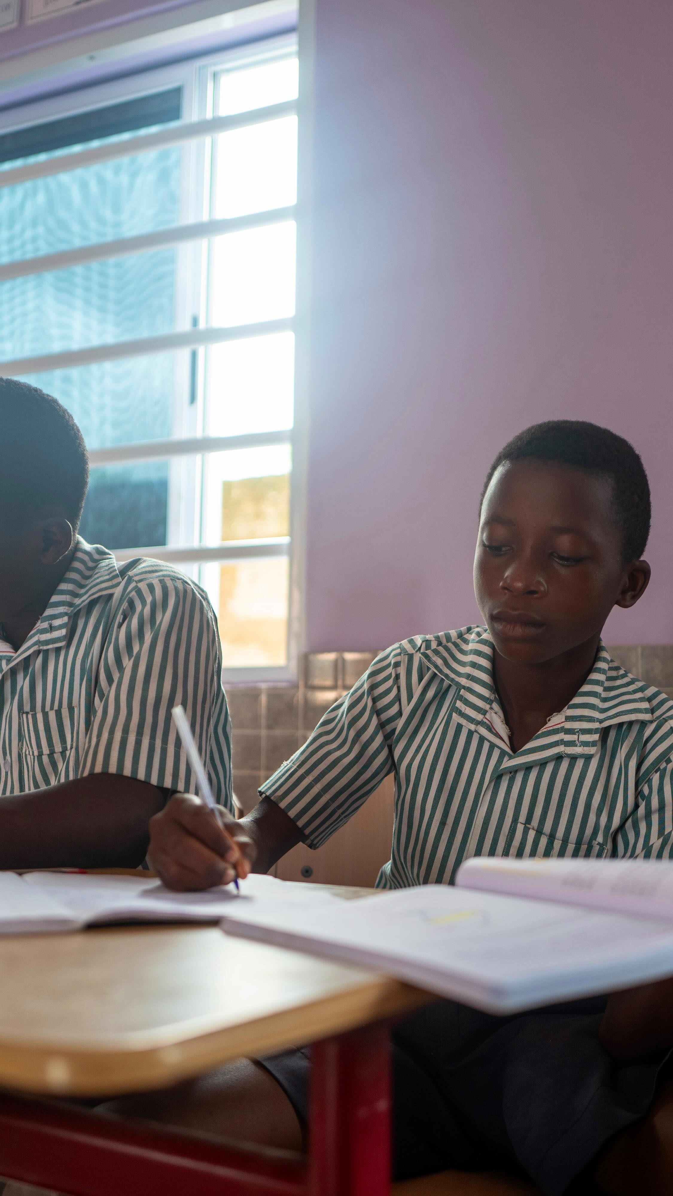 Let's make learning fun ⚽🎨🥁
The team values combining learning with rhythm, movement and teamwork. That's how we strengthen the children's sense of community and support their personal growth. Motivation to go to school definitely isn't a problem here - it's rather the high demand, because everyone wants to join!
.
.
.
#growthmindset #community #team #school #music #dance #learningthroughplay #ghana #africanmusic