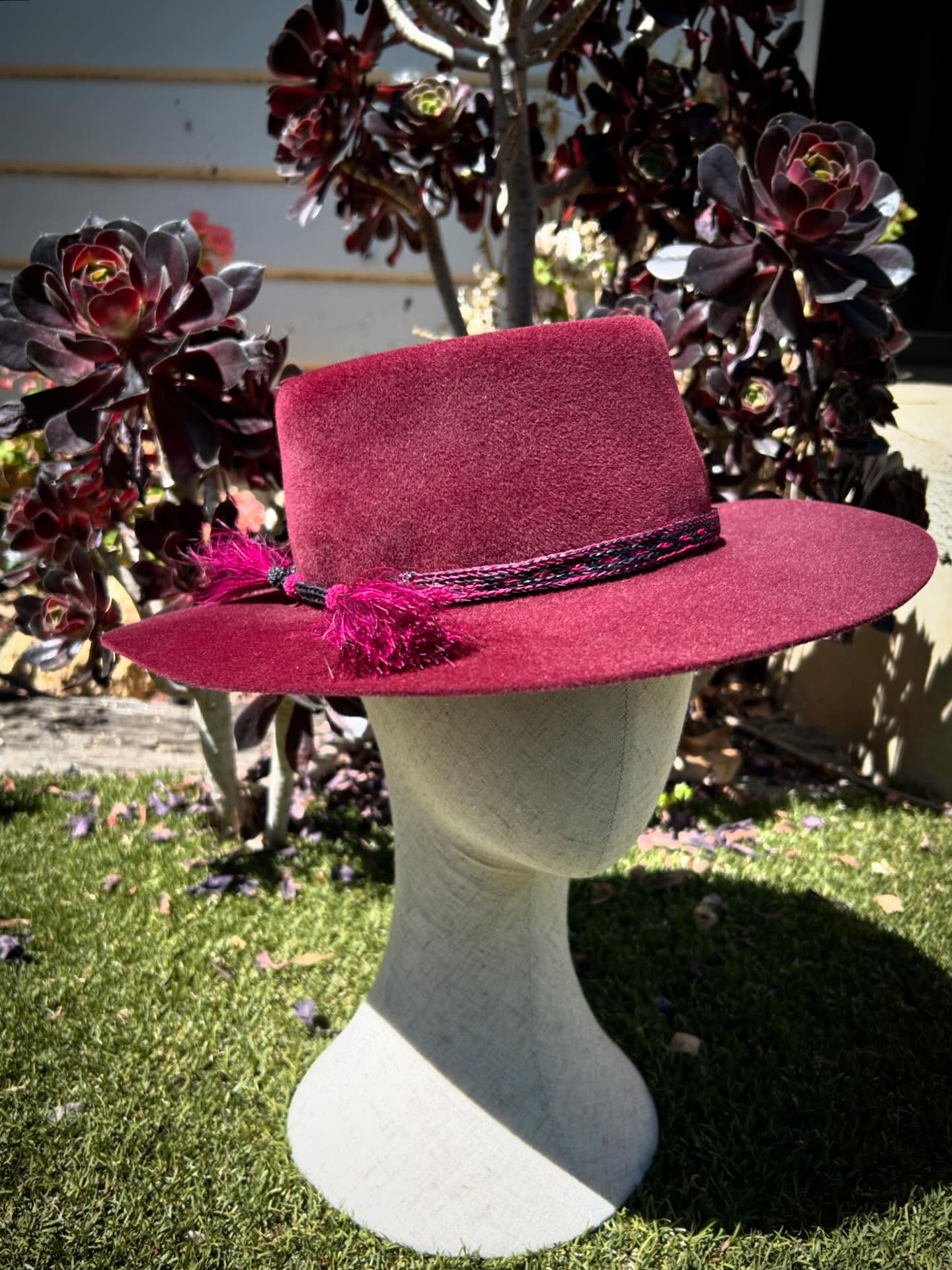 CUSTOM HAT 🎩
This stunning burgundy fur felt hat with magenta horsehair braid band is heading to its new owner. #besbokehat #milliners #fortinhats #customhat #furfelthat
