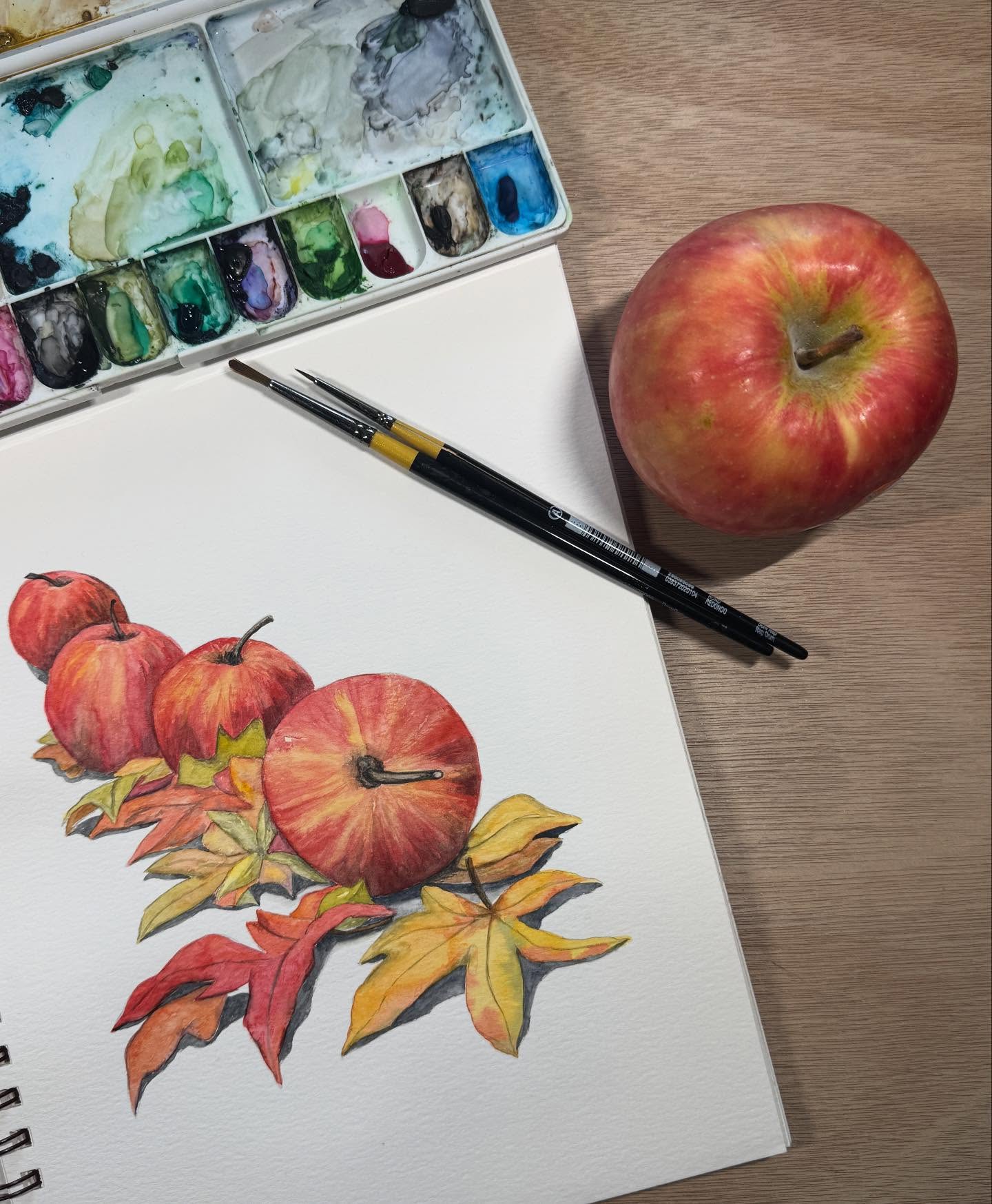 Still time to join my zoomclass this morning! We start in an hour!
Get your template under zoomclasses on my website!
#watercolorclass #zoomclass #onlineclass #applespainting #appleswatercolor