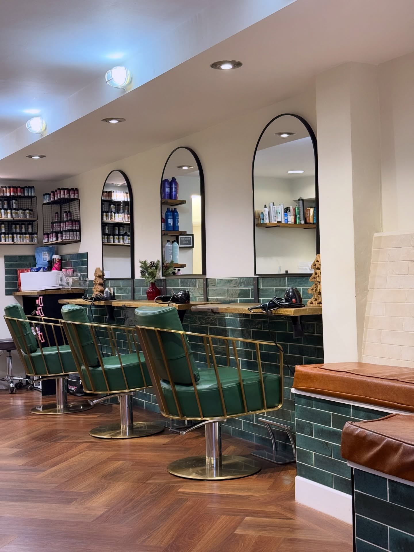 As Christmas approaches πβ¨, our final appointments are becoming limited. Be sure to get booked in before they have all gone.
To get booked in DM us, or booking is available online β¨
#kadohair #kado #sheffieldsalon #coloursalon #coloursalonsheffield #redken #redkensalon #sheffieldhair #styles #colour #trends #hair #hairstyles #haircolour #sheffieldhairdressers #hairdressers #haircut #hairsalon #stylist #sheffieldstylist #sheffield