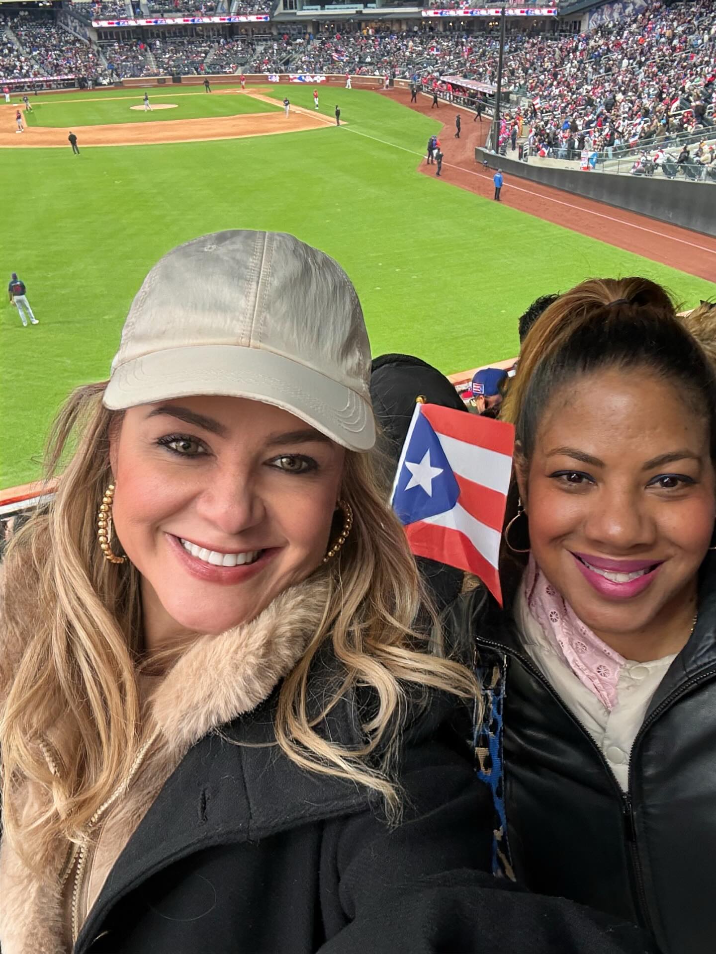 Life is better around friends 💫🩷the ones who lift you, laugh with you, and remind you of the good in every day🩷🩷