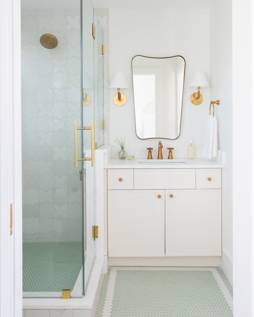 we love the clean lines and calm tones of this bathroom we designed for our clients' teenage daughter š«
Bathroom design, Charleston interior design, interior designers in Charleston, Sullivanās island, Sullivanās island interior designers, lowcountry living, southern living, classic bathroom design